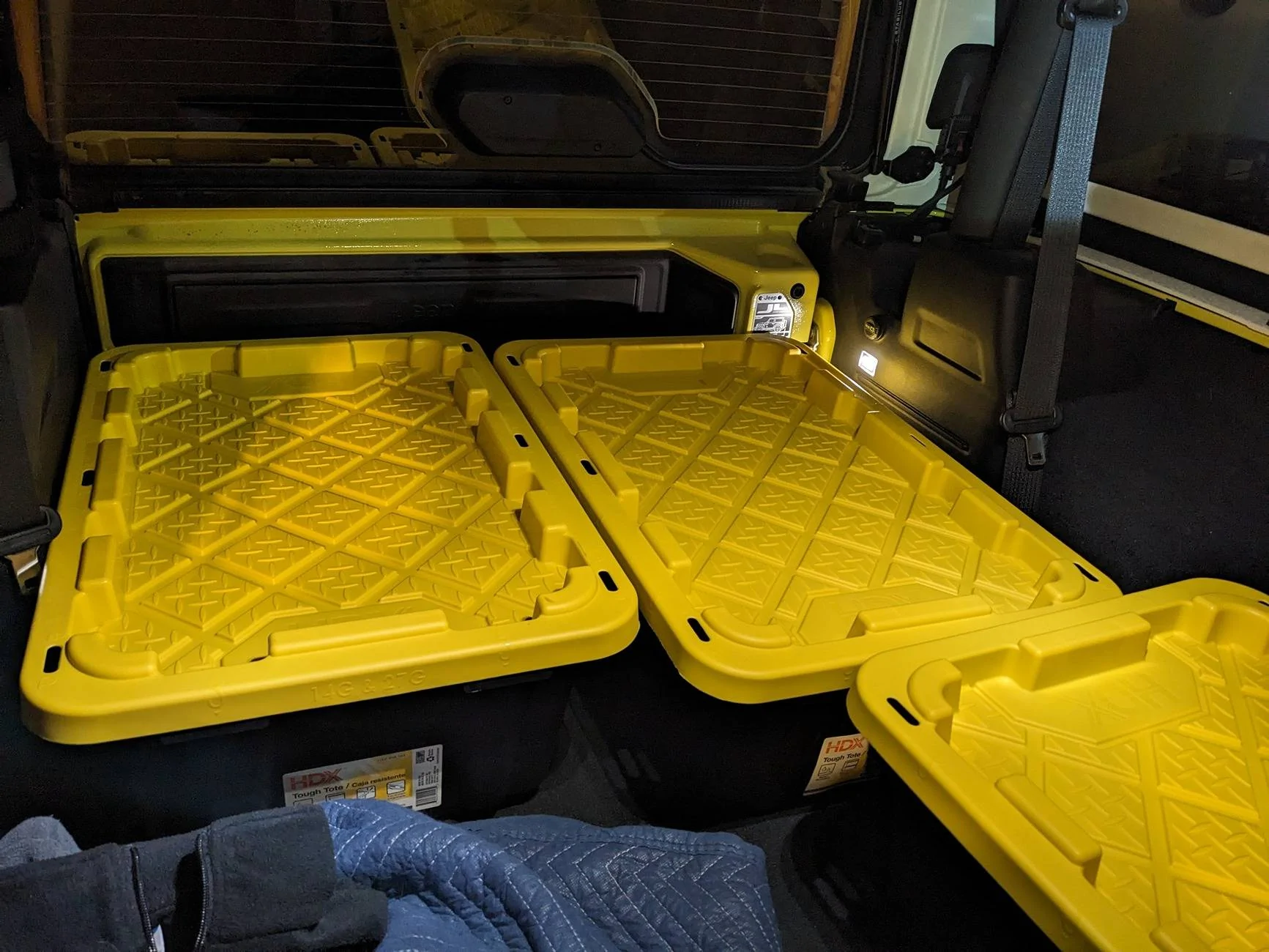 Jeep Wrangler JL Sleeping Inside a 2dr (with Storage) PXL_20241106_043149295