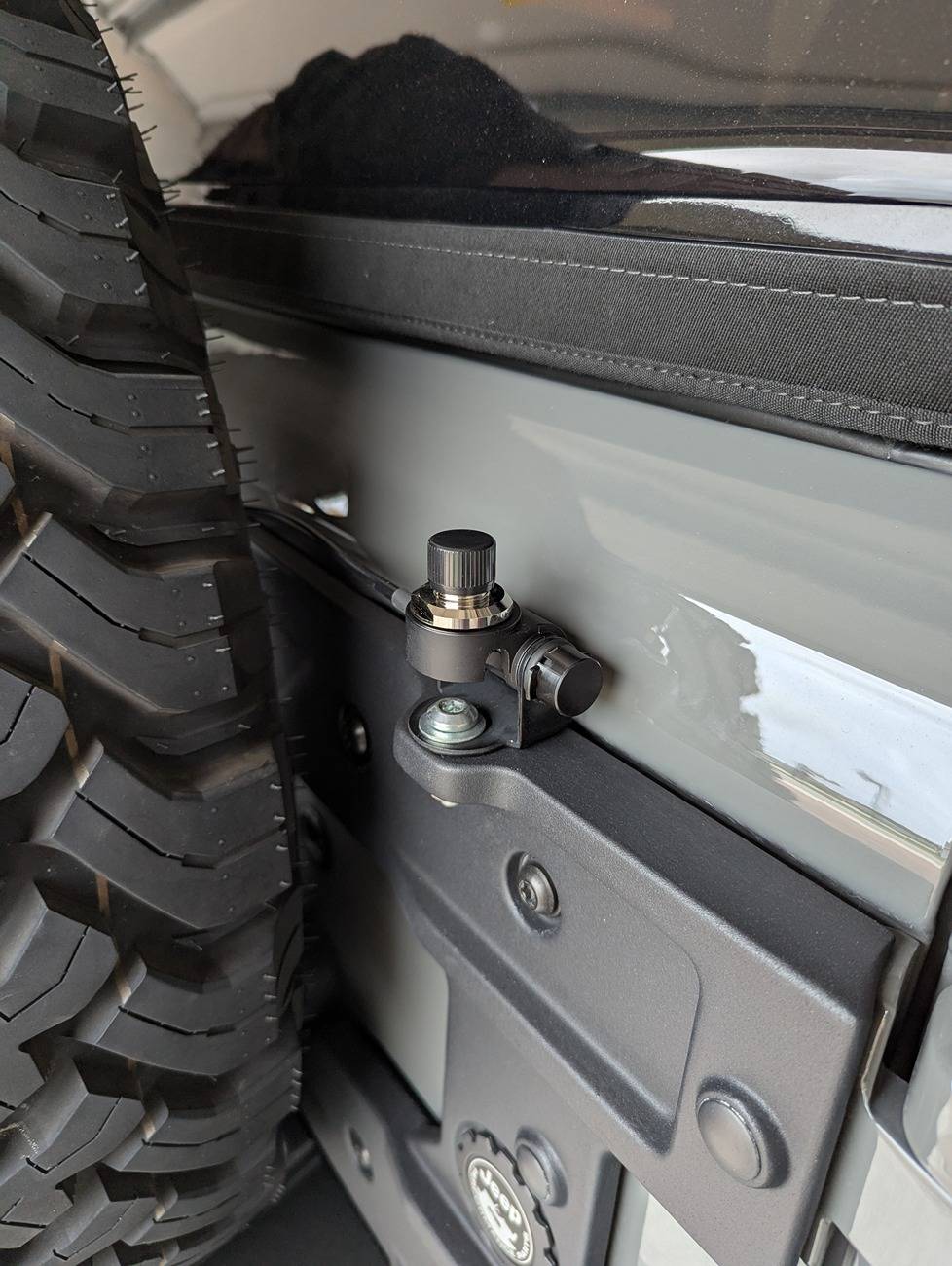 Jeep Wrangler JL Mopar Tailgate Reinforcement Antenna Mount 1