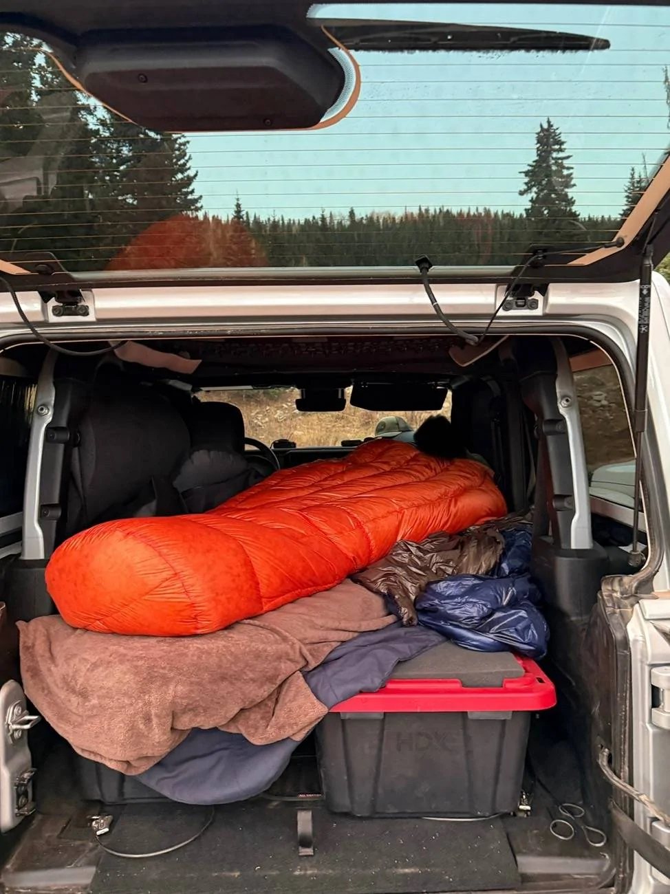 Jeep Wrangler JL Sleeping Inside a 2dr (with Storage) Snapseed