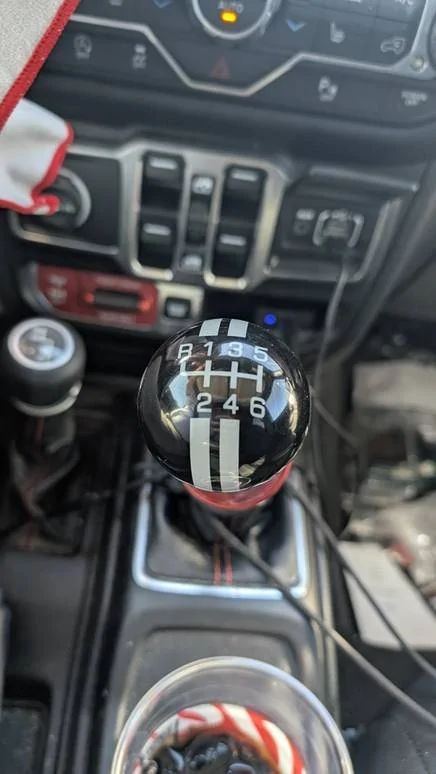 Jeep Wrangler JL Installed a Speed Dawg shift knob PXL_20241106_191807173