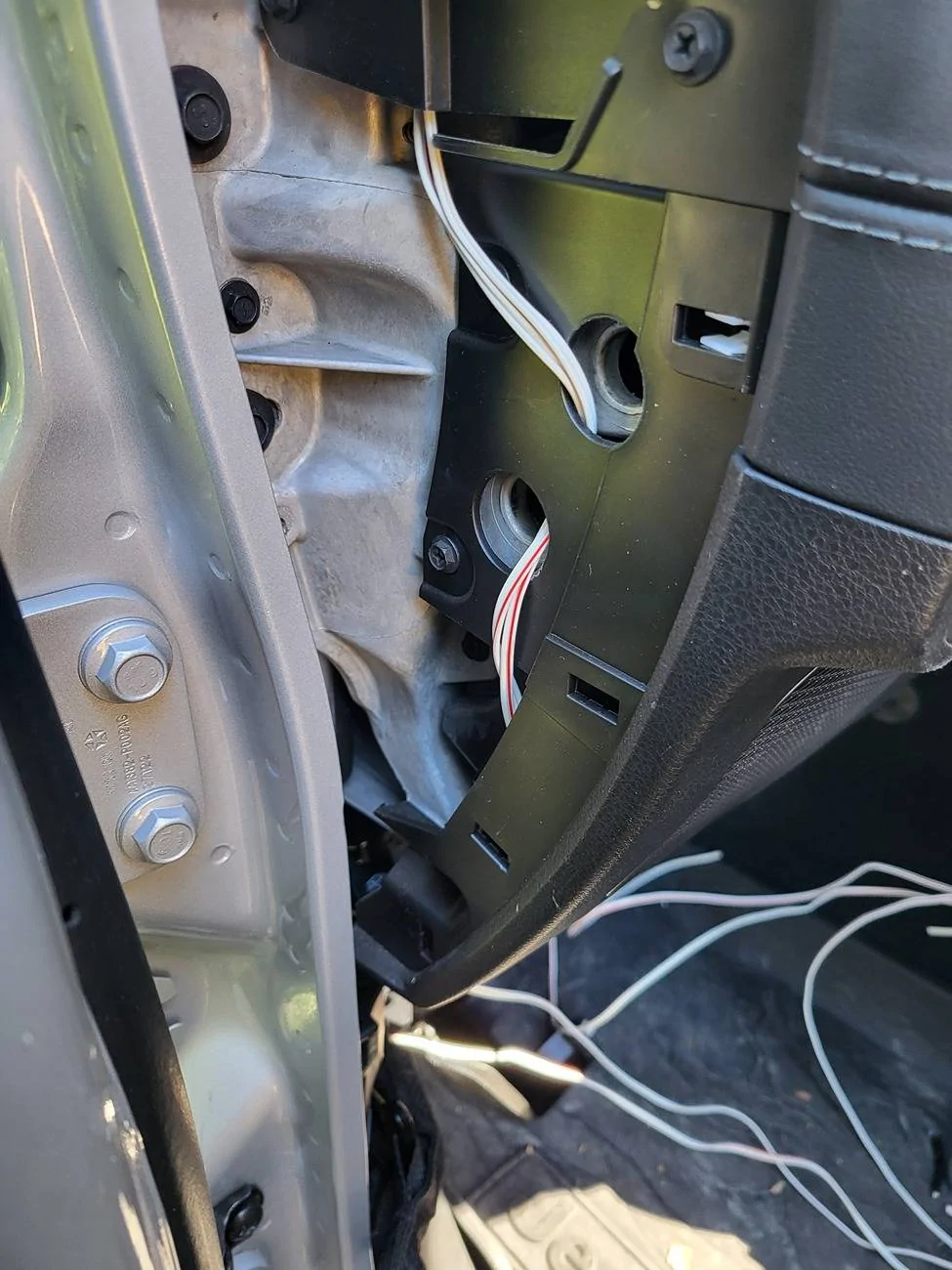 Jeep Wrangler JL 2024 base audio - tweeter and sub plug and play upgrade 6b fish A pillar