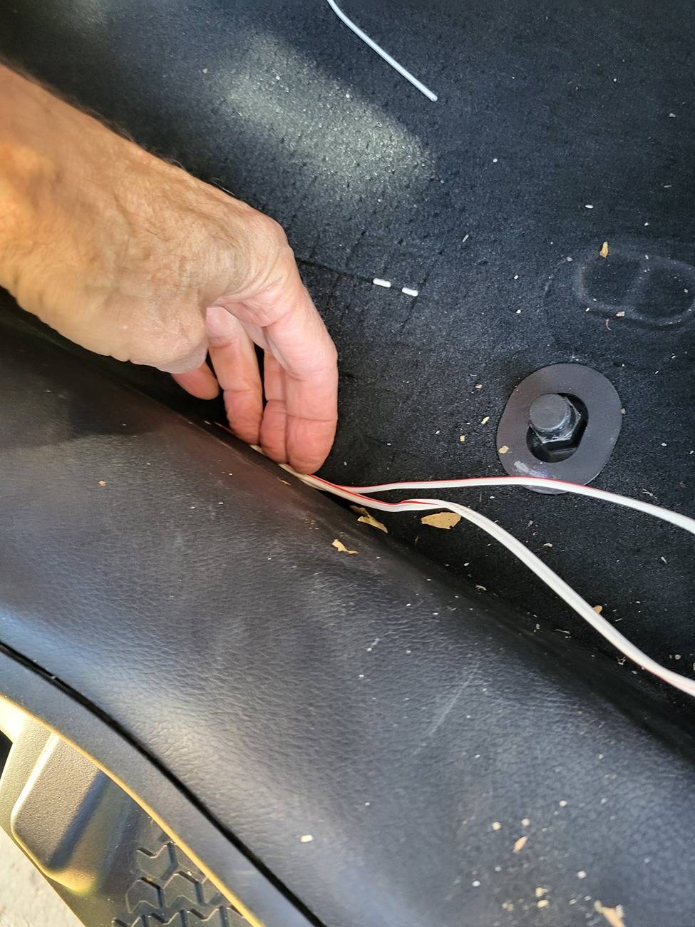Jeep Wrangler JL 2024 base audio - tweeter and sub plug and play upgrade 7c push under trim
