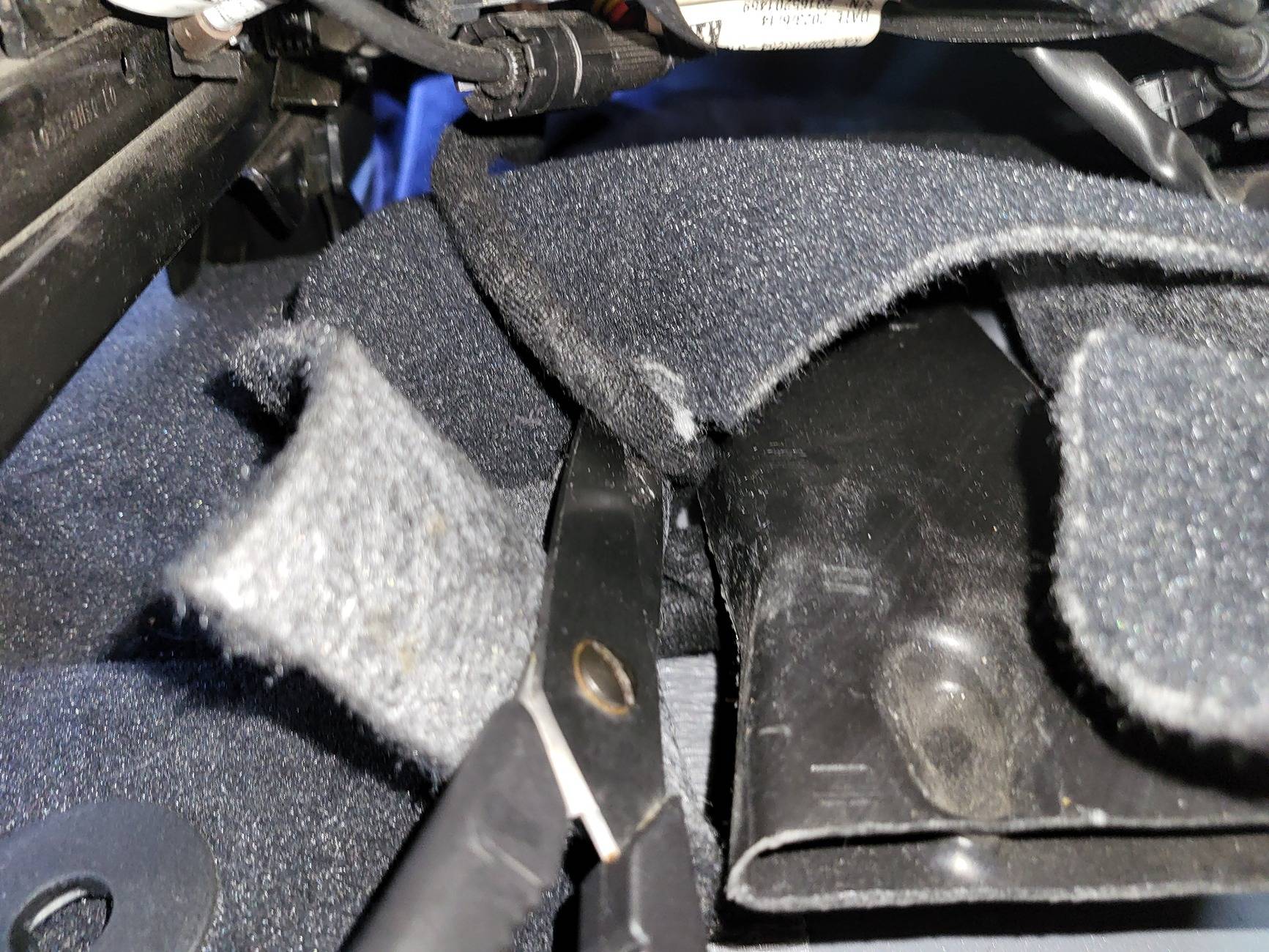 Jeep Wrangler JL 2024 base audio - tweeter and sub plug and play upgrade 9b cut vent carpet left