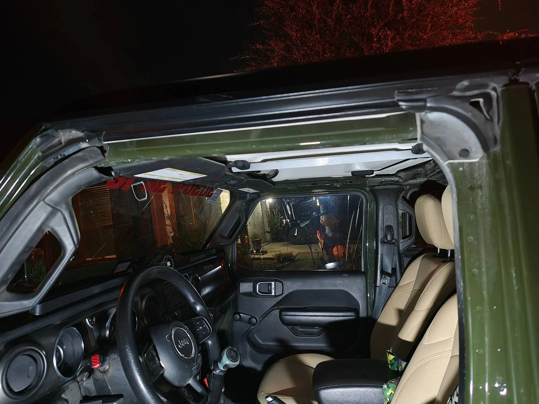 Jeep Wrangler JL Mysterious Interior Piece? 1000005041