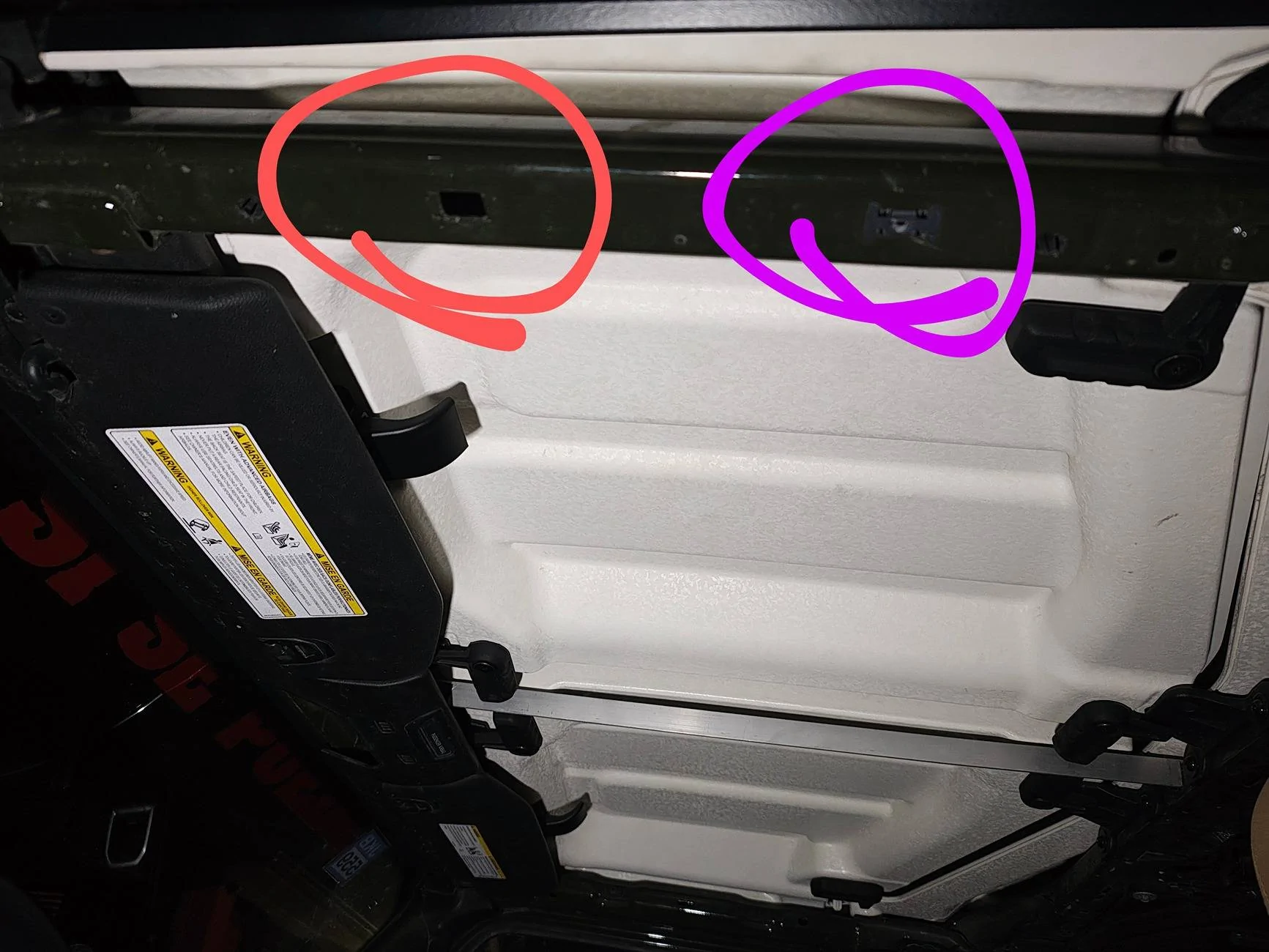 Jeep Wrangler JL Mysterious Interior Piece? 1000005049