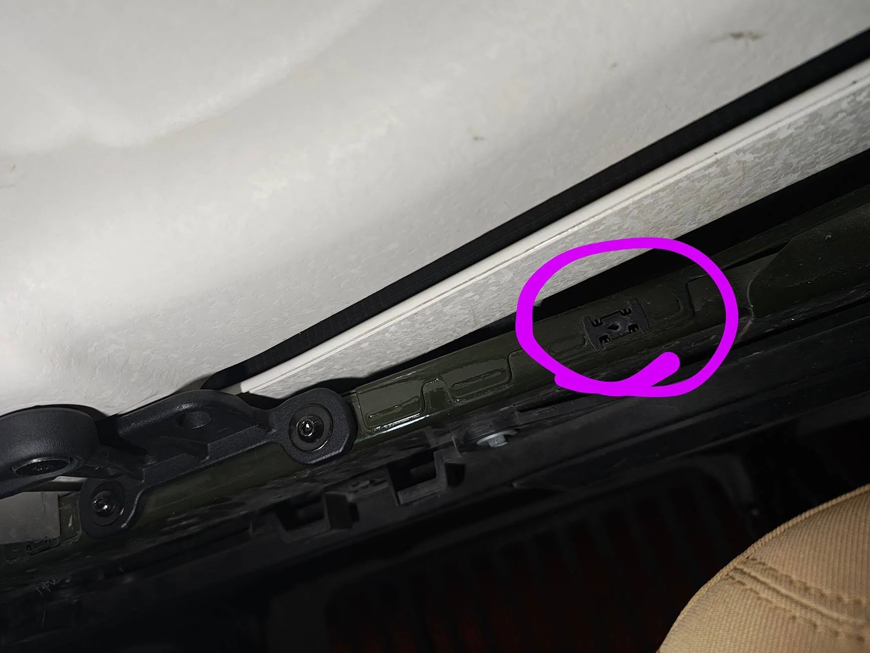 Jeep Wrangler JL Mysterious Interior Piece? 1000005050