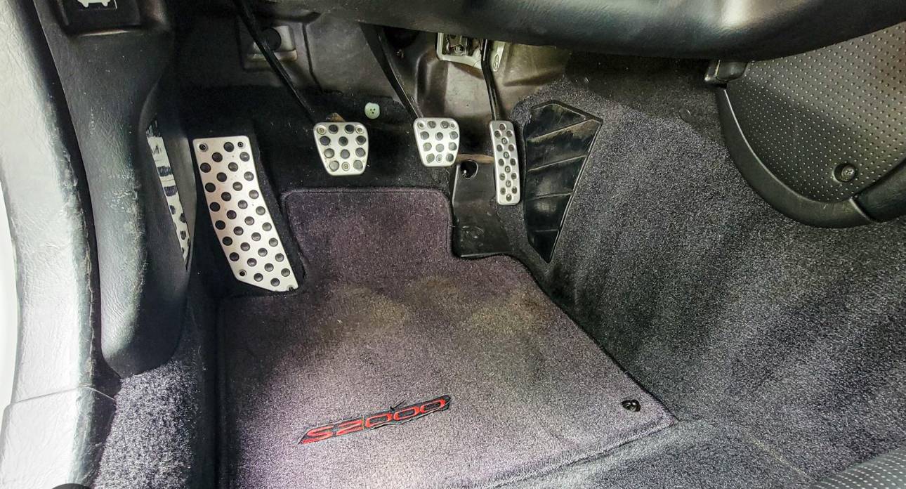 Jeep Wrangler JL Why is there no dead pedal??? IMG_2258