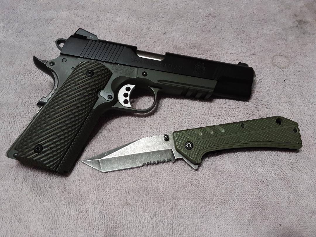 Jeep Wrangler JL Firearm and knife collectors {filename}