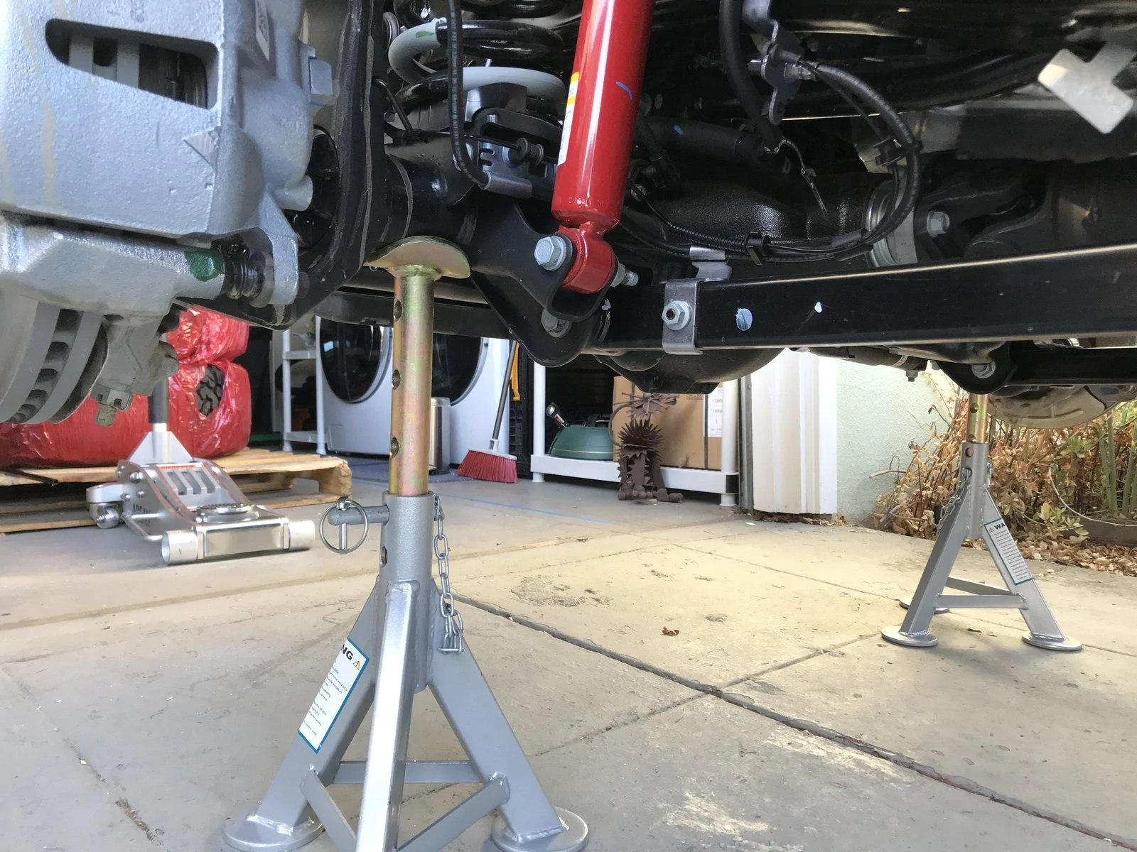 Jeep Wrangler JL Jackstand points 78065784-1F0D-44CE-AAFA-B732580BF6D8