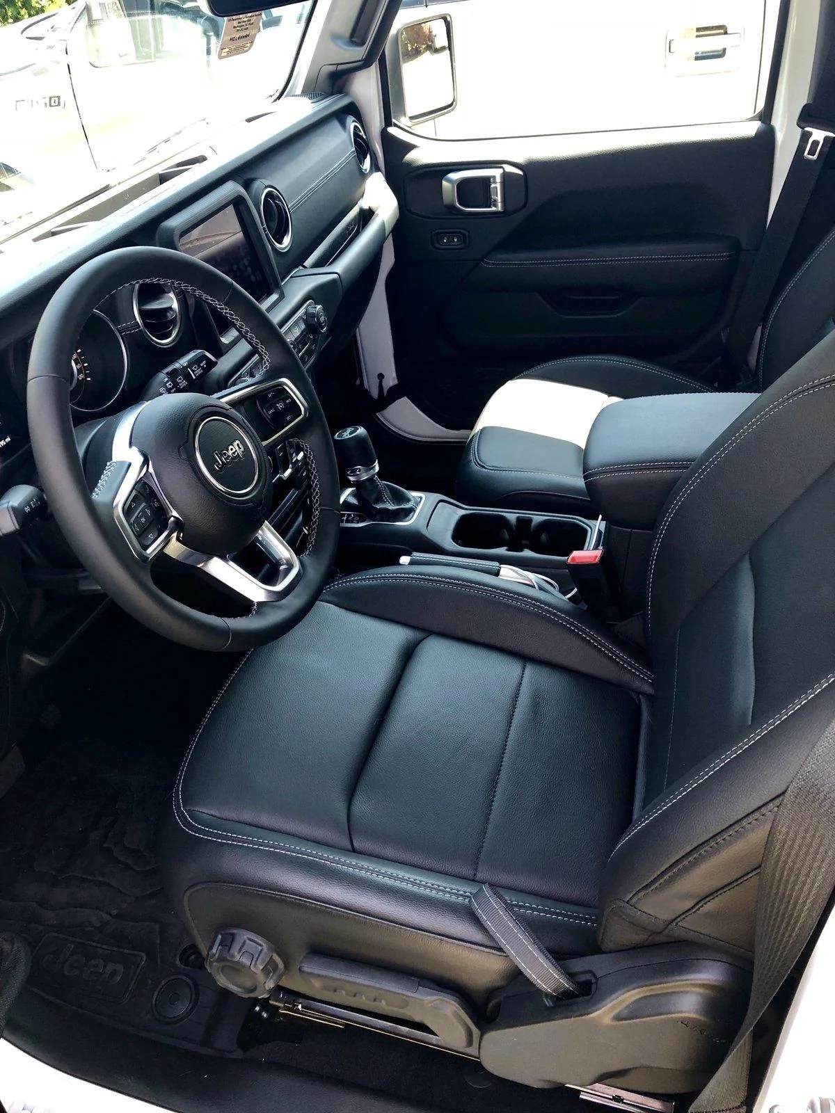 Jeep Wrangler JL Perforated Leather Seats Information 34CEBF4F-B032-4C86-8E20-C242402A51AE