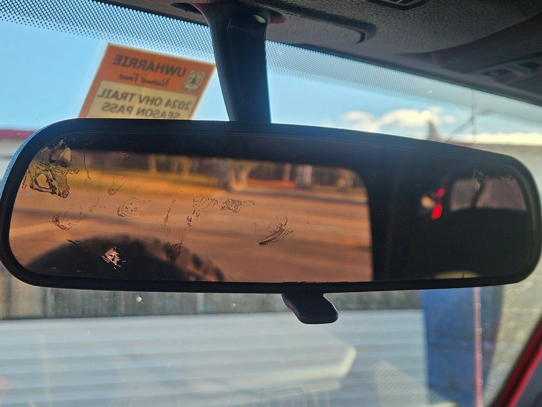 Jeep Wrangler JL REAR VIEW MIRROR DISCOLORATION 20241122_090123