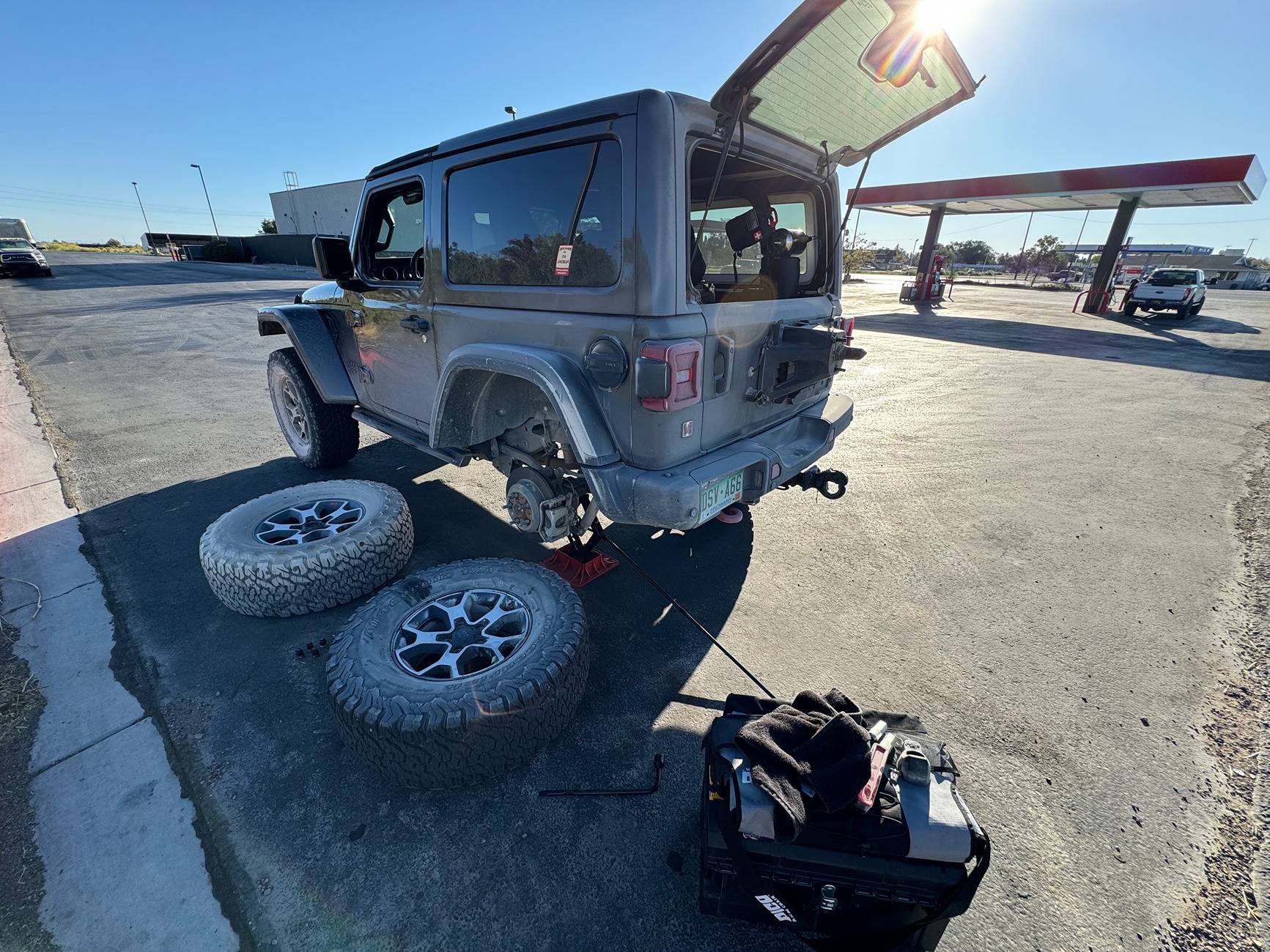 Jeep Wrangler JL Gator & Zouch Tackle The Rubicon Trail Pic 18 Flat