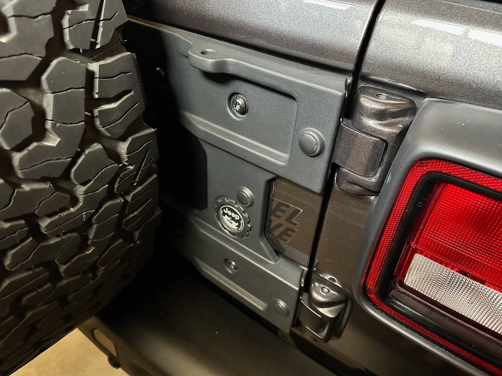 Jeep Wrangler JL Question on Mopar tire reinforcement bracket IMG_5608