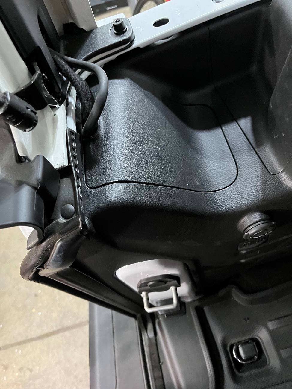 Jeep Wrangler JL Discreet air compressor install - 4xe IMG_0944