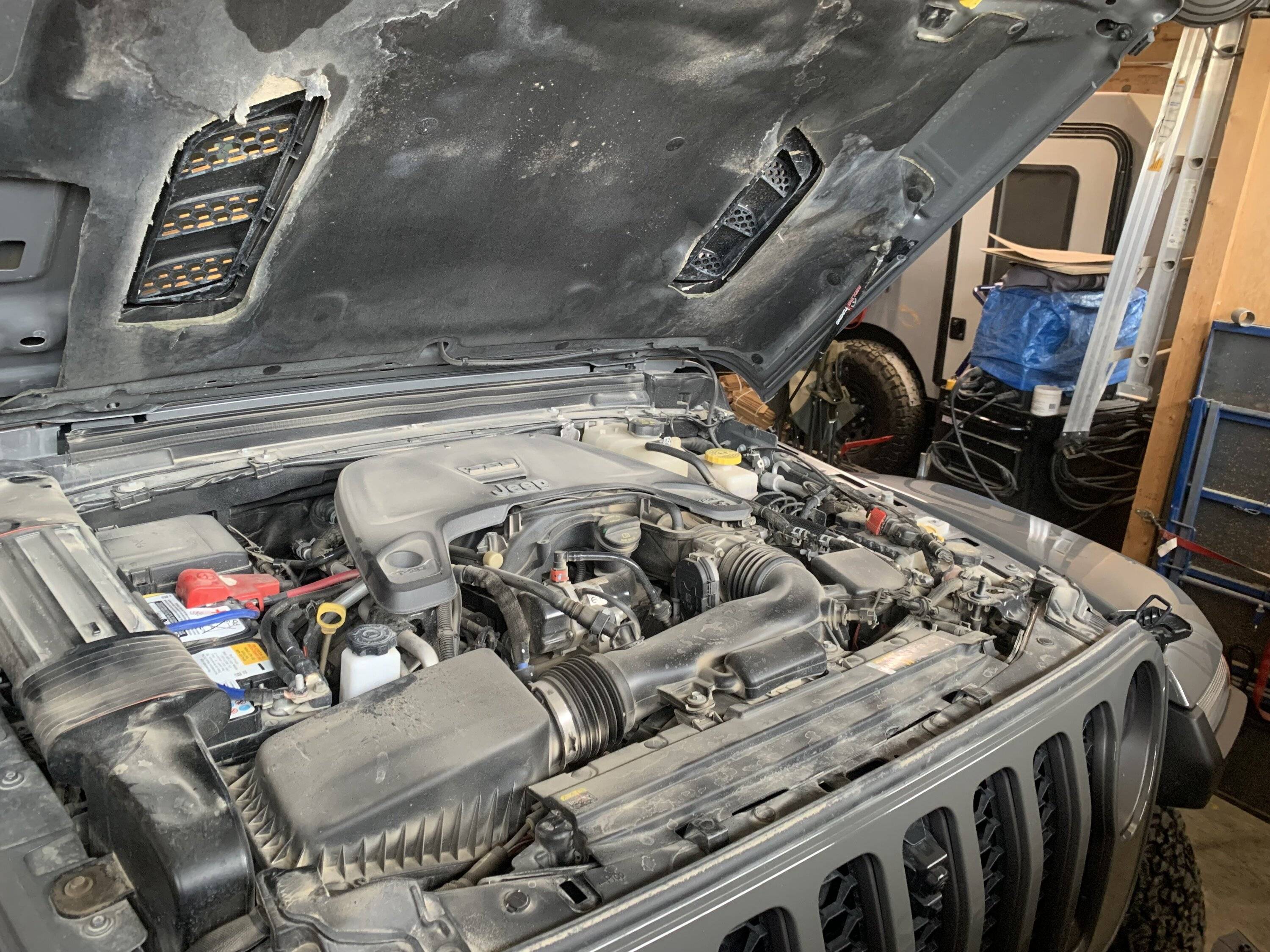 Jeep Wrangler JL 11 minute engine compartment detail IMG_1158
