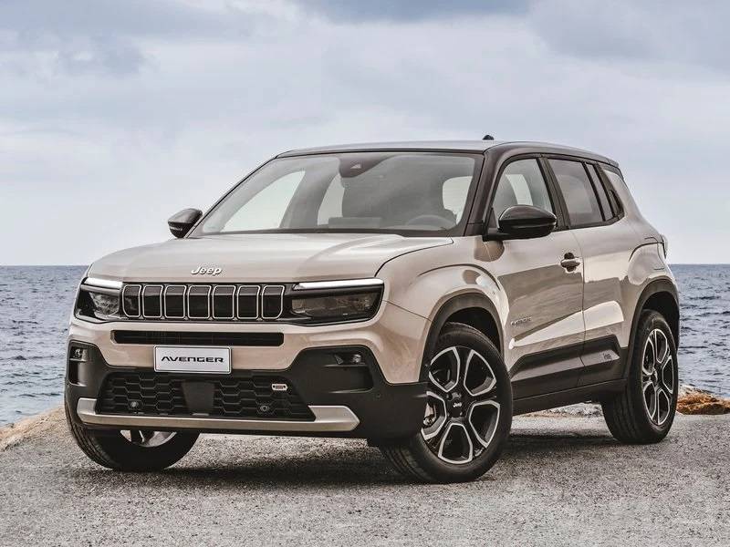 Jeep Wrangler JL Stellantis CEO Tavares has resigned jeep-avenger-hybrid-front-view
