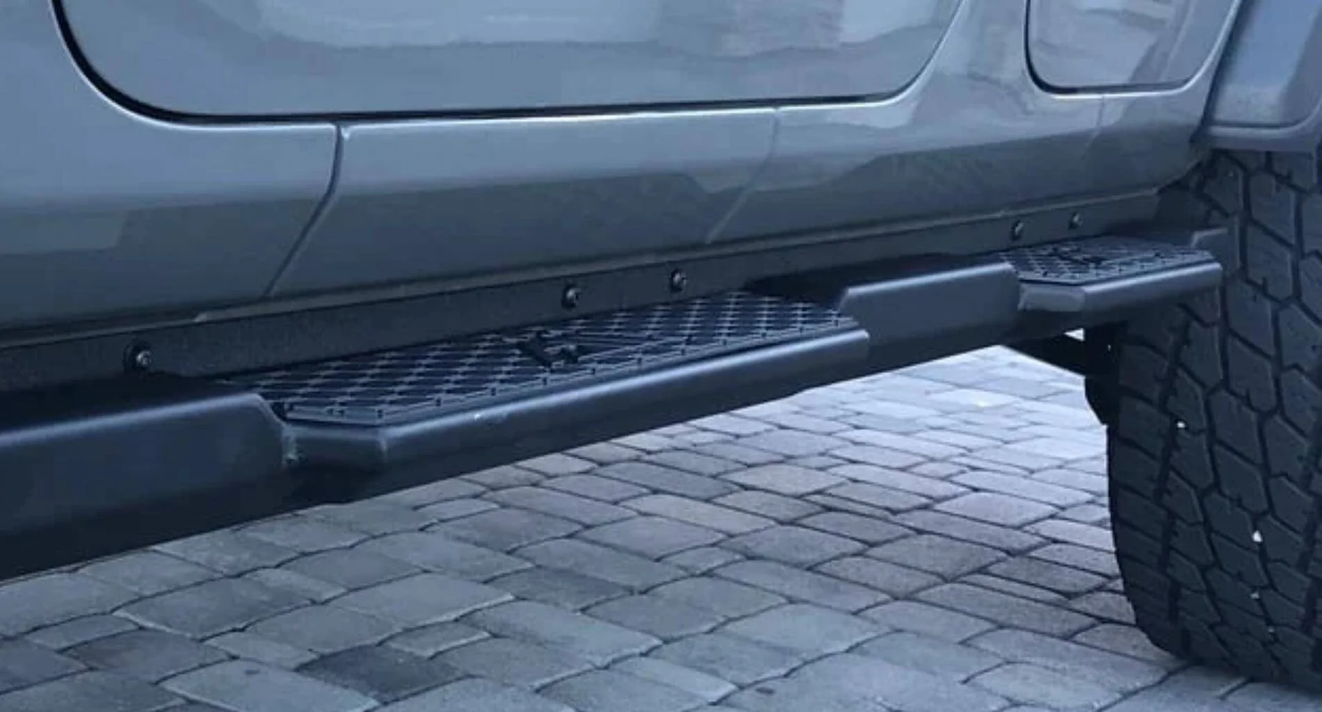 Jeep Wrangler JL Looking to see who makes these Side steps ? 1733719948563-dg