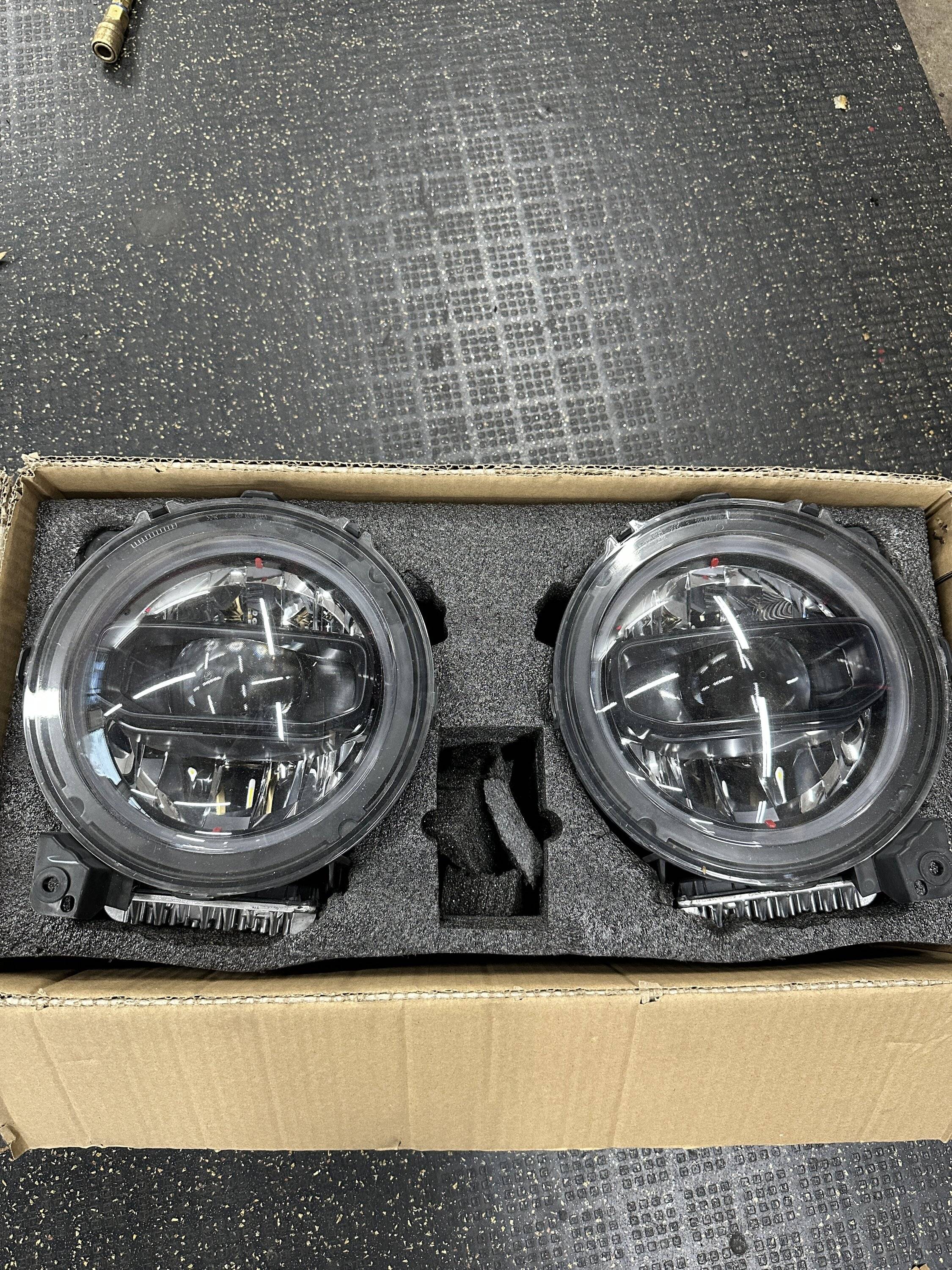 Jeep Wrangler JL OEM LED headlights IMG_5204