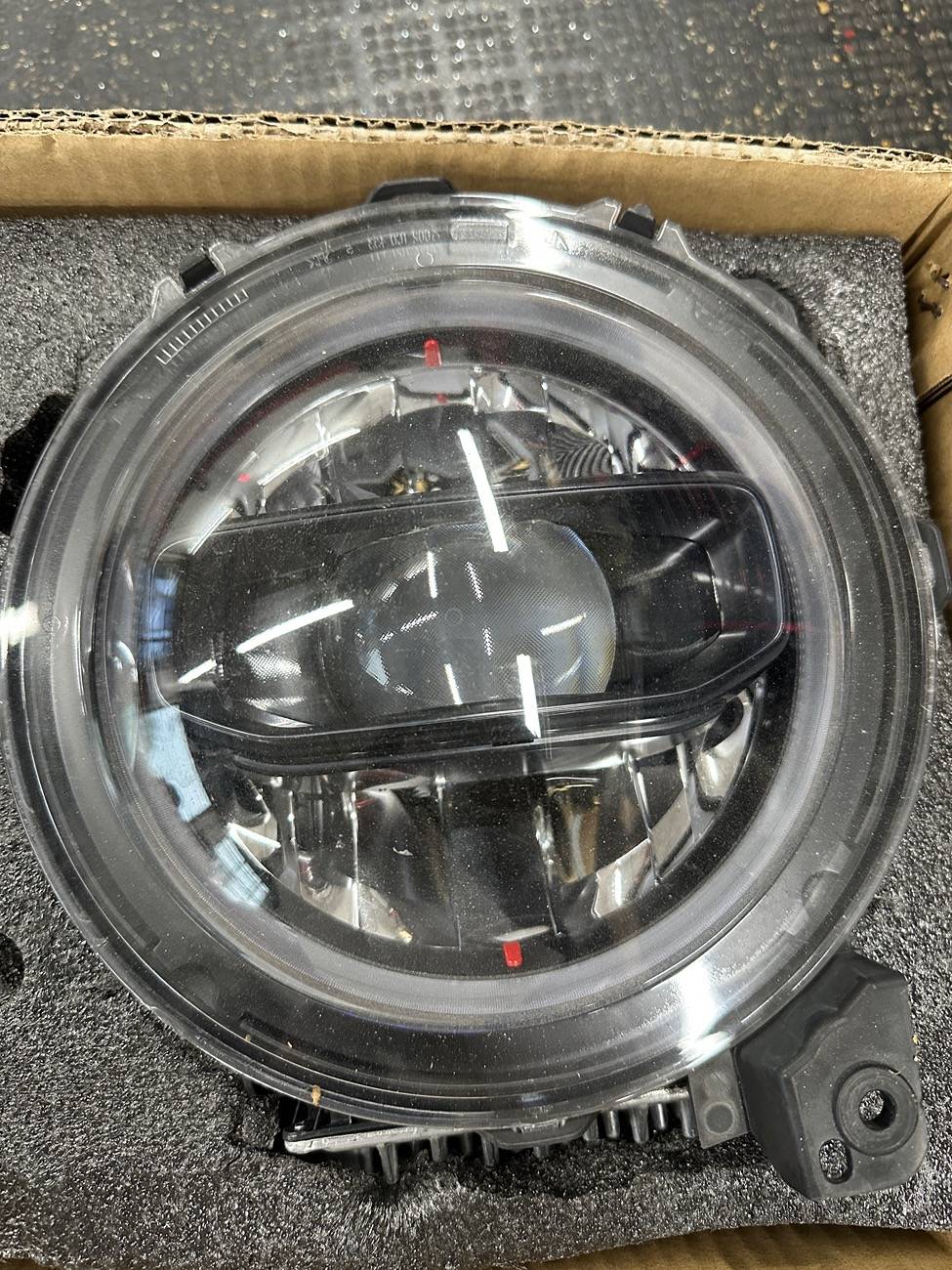 Jeep Wrangler JL OEM LED headlights IMG_5205