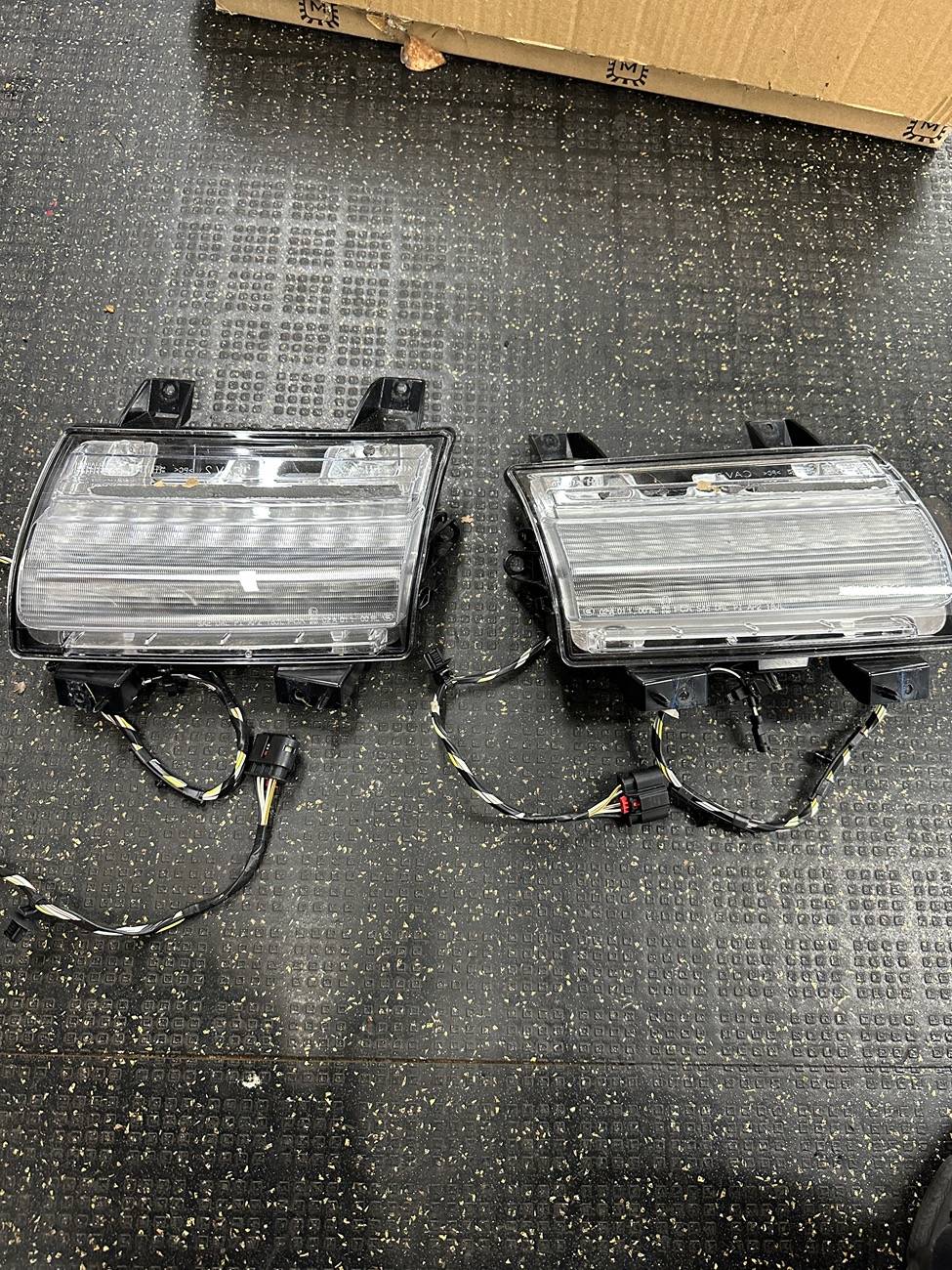Jeep Wrangler JL OEM LED turn signal/ side marker IMG_5208