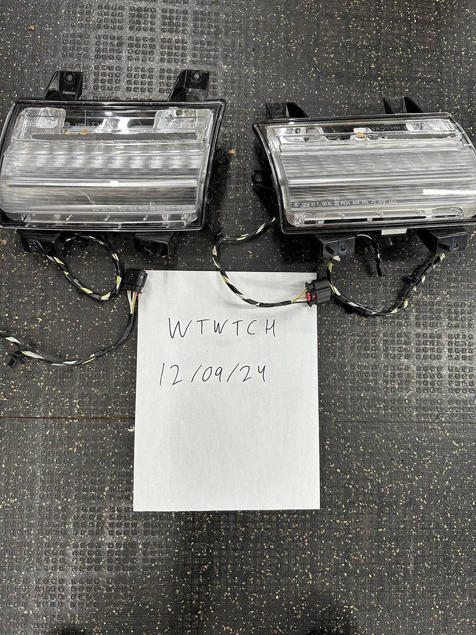 Jeep Wrangler JL OEM LED turn signal/ side marker IMG_5211
