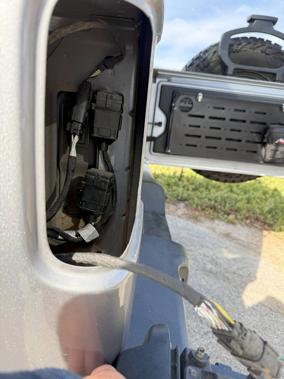 Jeep Wrangler JL Flat tow factory mopar wiring harness installation question. 2020 JLUR Flat Tow Lights
