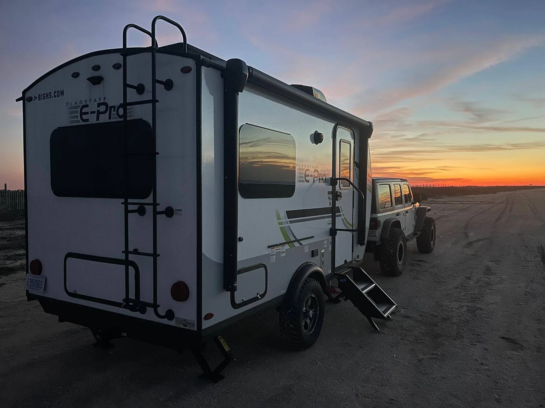 Jeep Wrangler JL Small travel trailer 1734268266477-q0