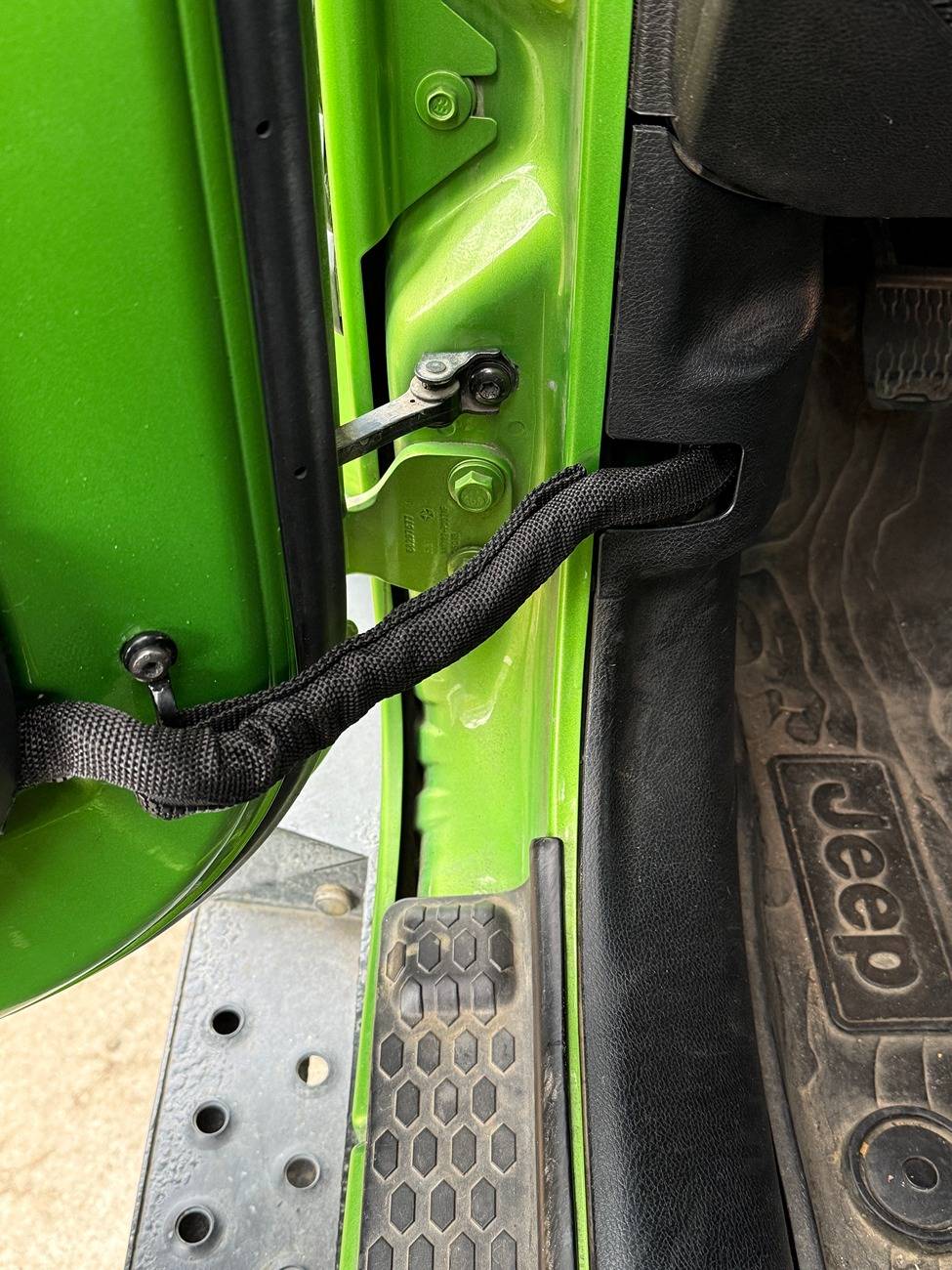 Jeep Wrangler JL Proximity lock not working on driver door 20241215_180533393_iOS
