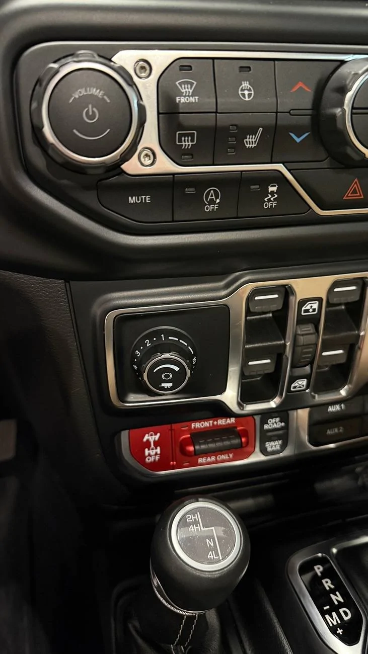 Jeep Wrangler JL Trailer brake controller IMG_0548