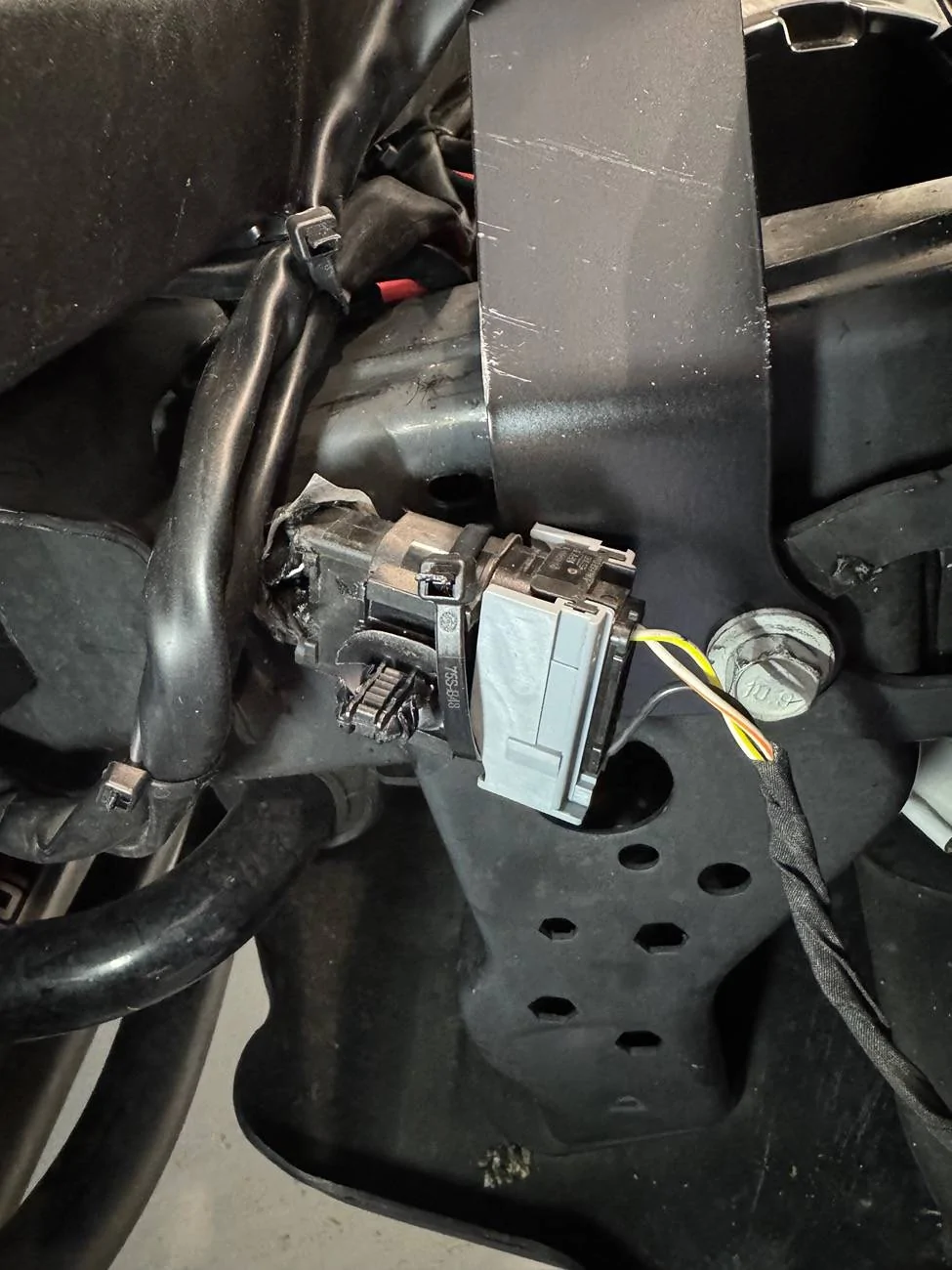 Jeep Wrangler JL LP6 install with the BD plastic bumper brackets. IMG_4129