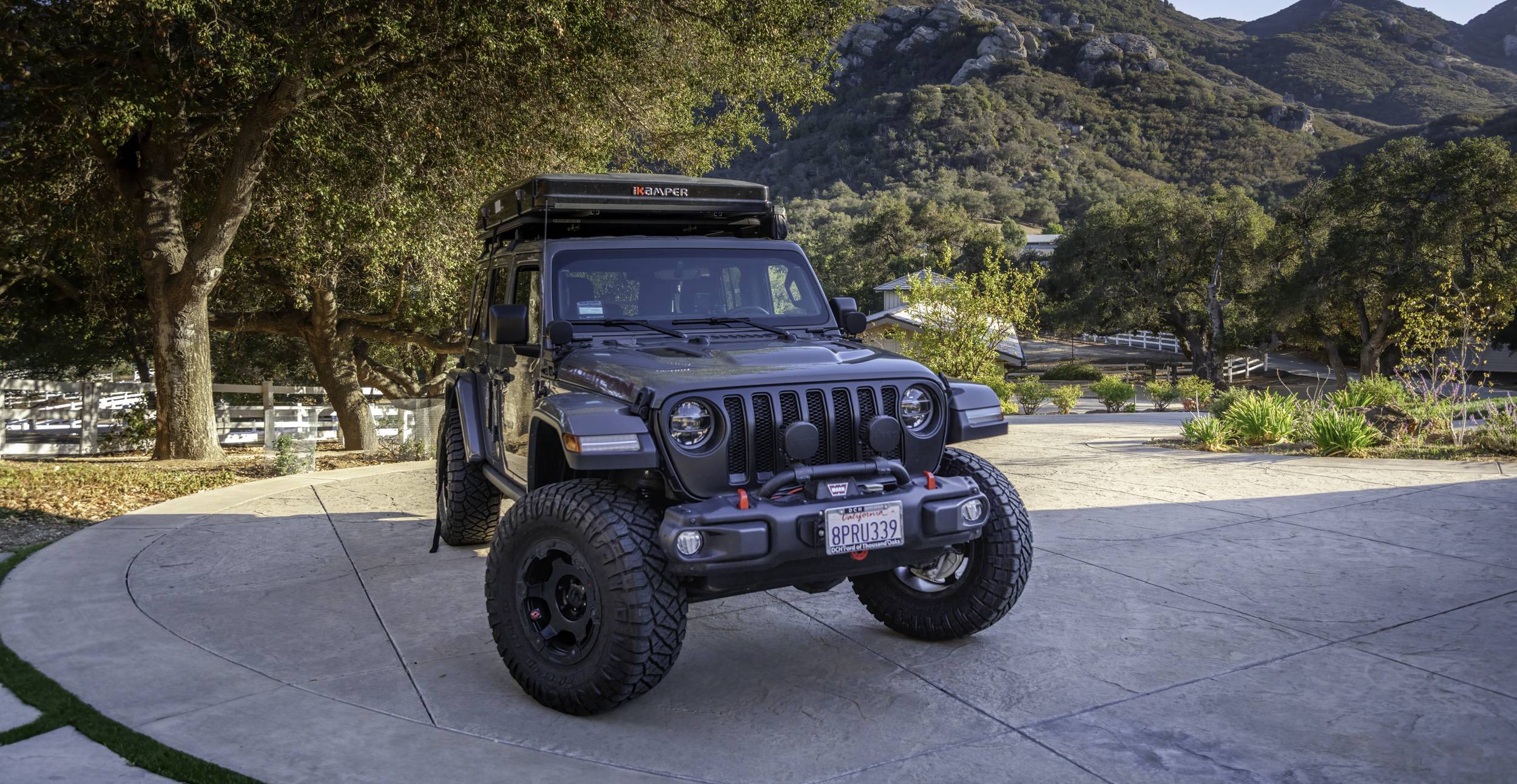 Jeep Wrangler JL Driving a Rubicon in the Snow JEEP-10