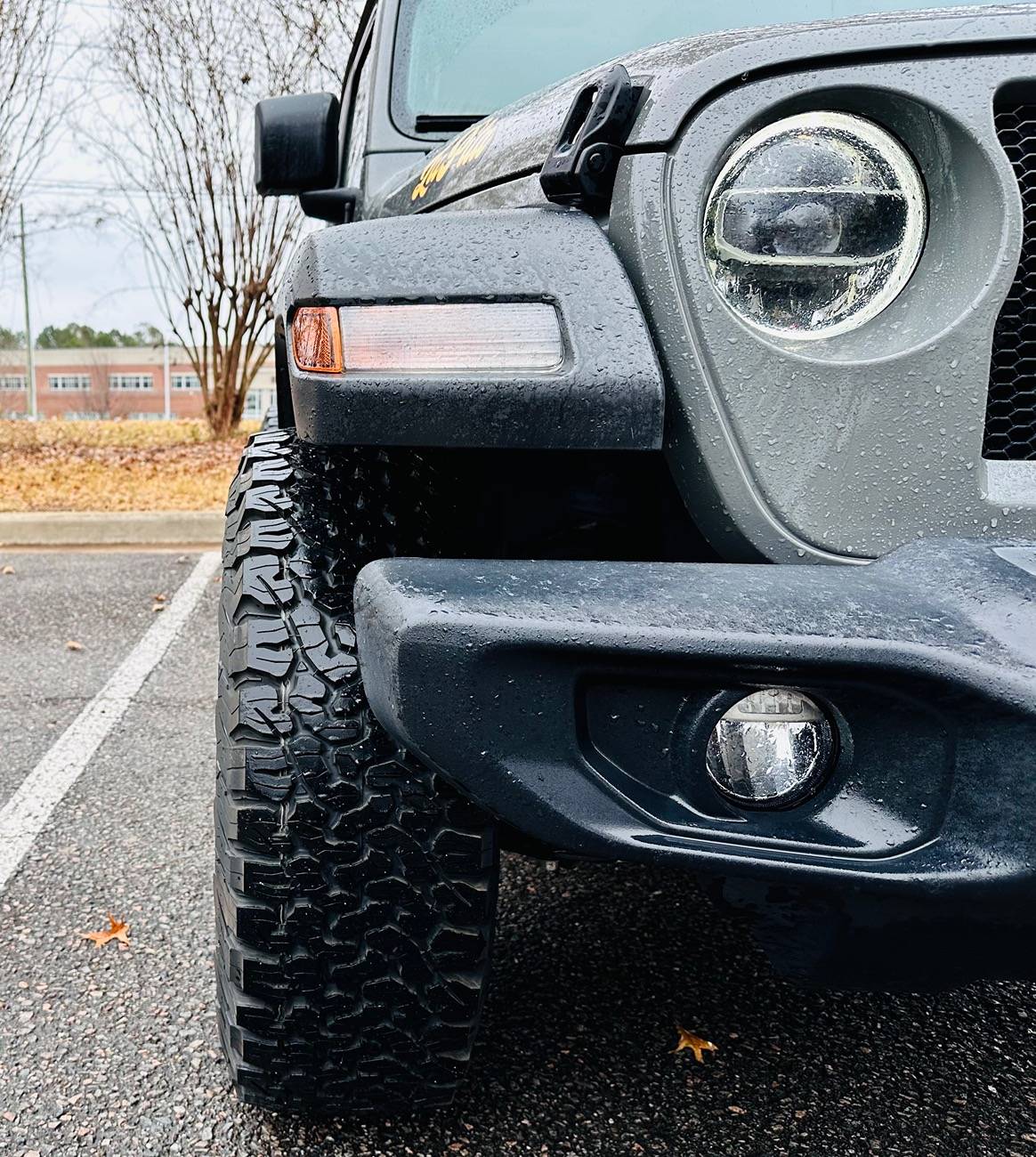 Jeep Wrangler JL Sting Gray with white rims? IMG_5074