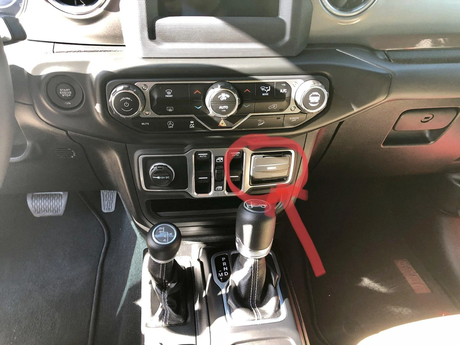 Jeep Wrangler JL USB Port stays lit ? 948D7F02-8799-4559-B4BA-A2ADEF6B9D9E