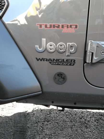 Jeep Wrangler JL Sting-Gray Badges side1