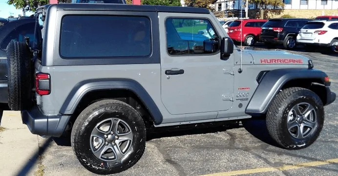 Jeep Wrangler JL Sting-Gray Badges side2