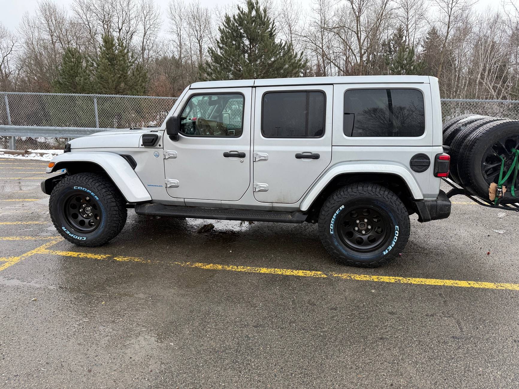 Jeep Wrangler JL Cooper Discoverer® Stronghold™ AT IMG_3201