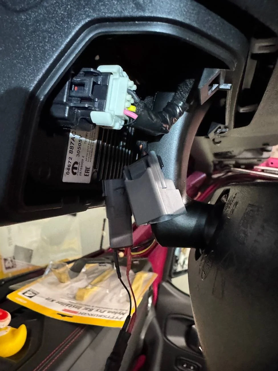 Jeep Wrangler JL Hardwire and radar detector mount IMG_1832