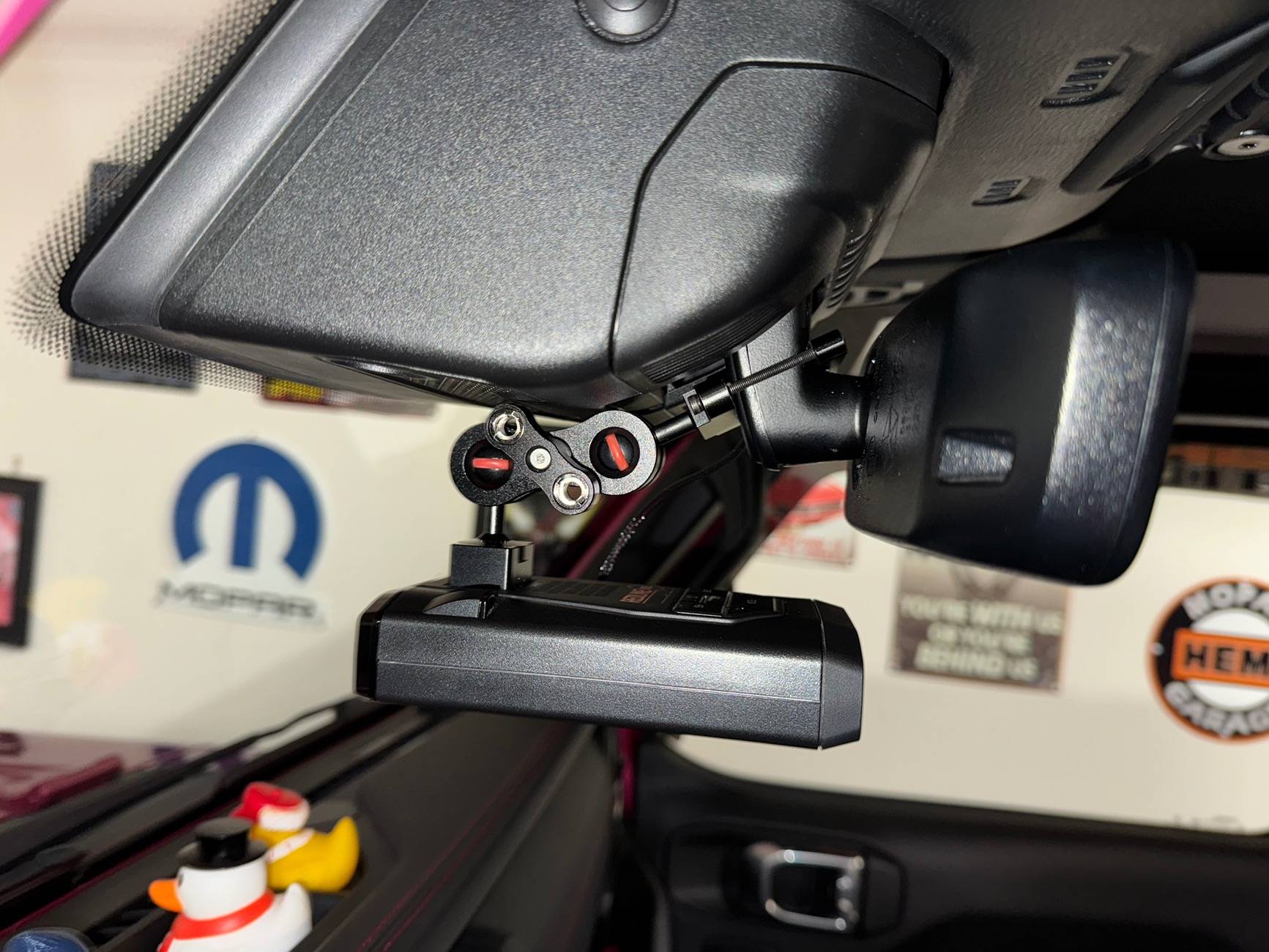 Jeep Wrangler JL Hardwire and radar detector mount IMG_1840