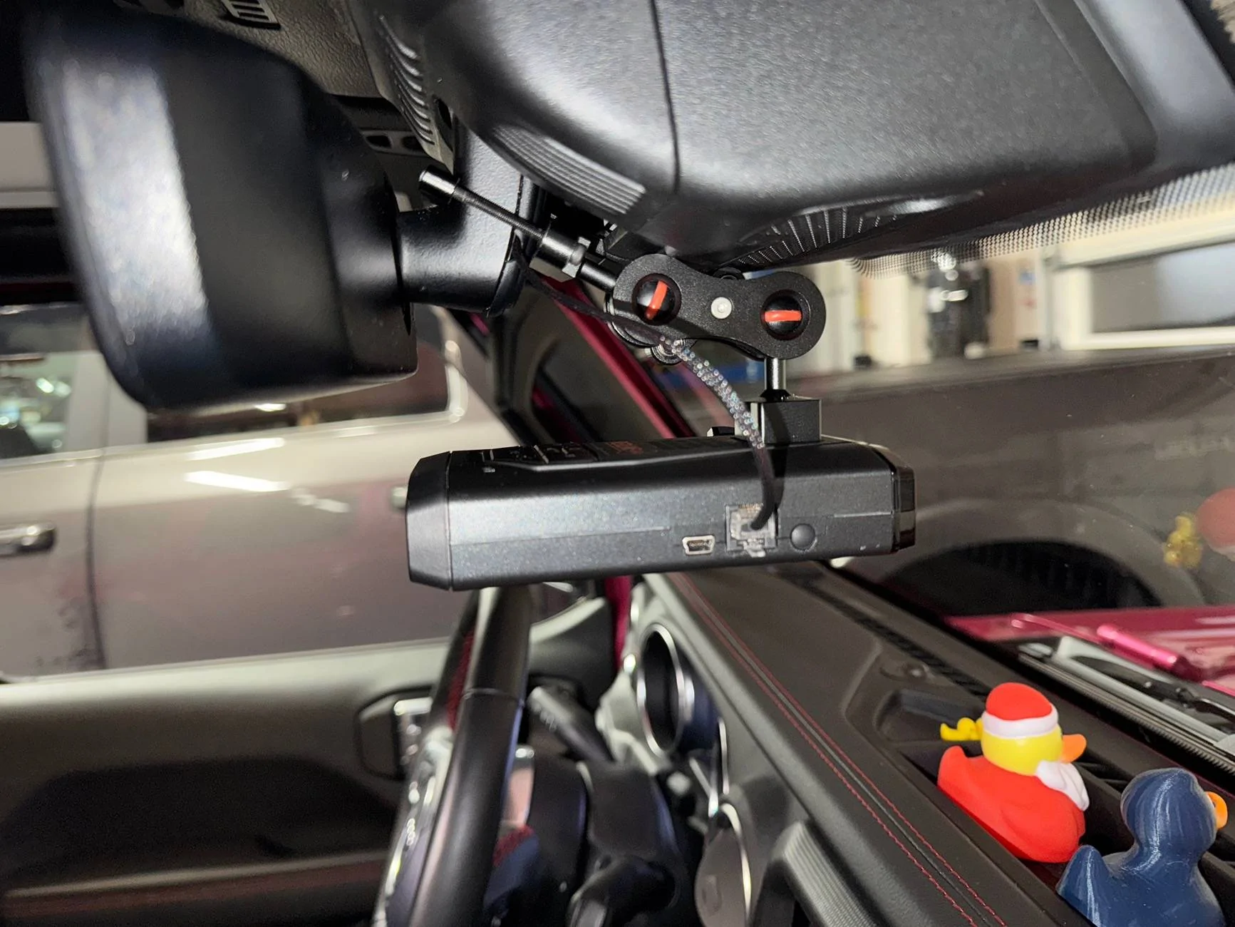 Jeep Wrangler JL Hardwire and radar detector mount IMG_1841