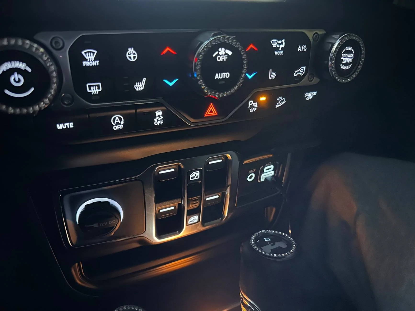 Jeep Wrangler JL Need help with cigarette lighter power. IMG_4025