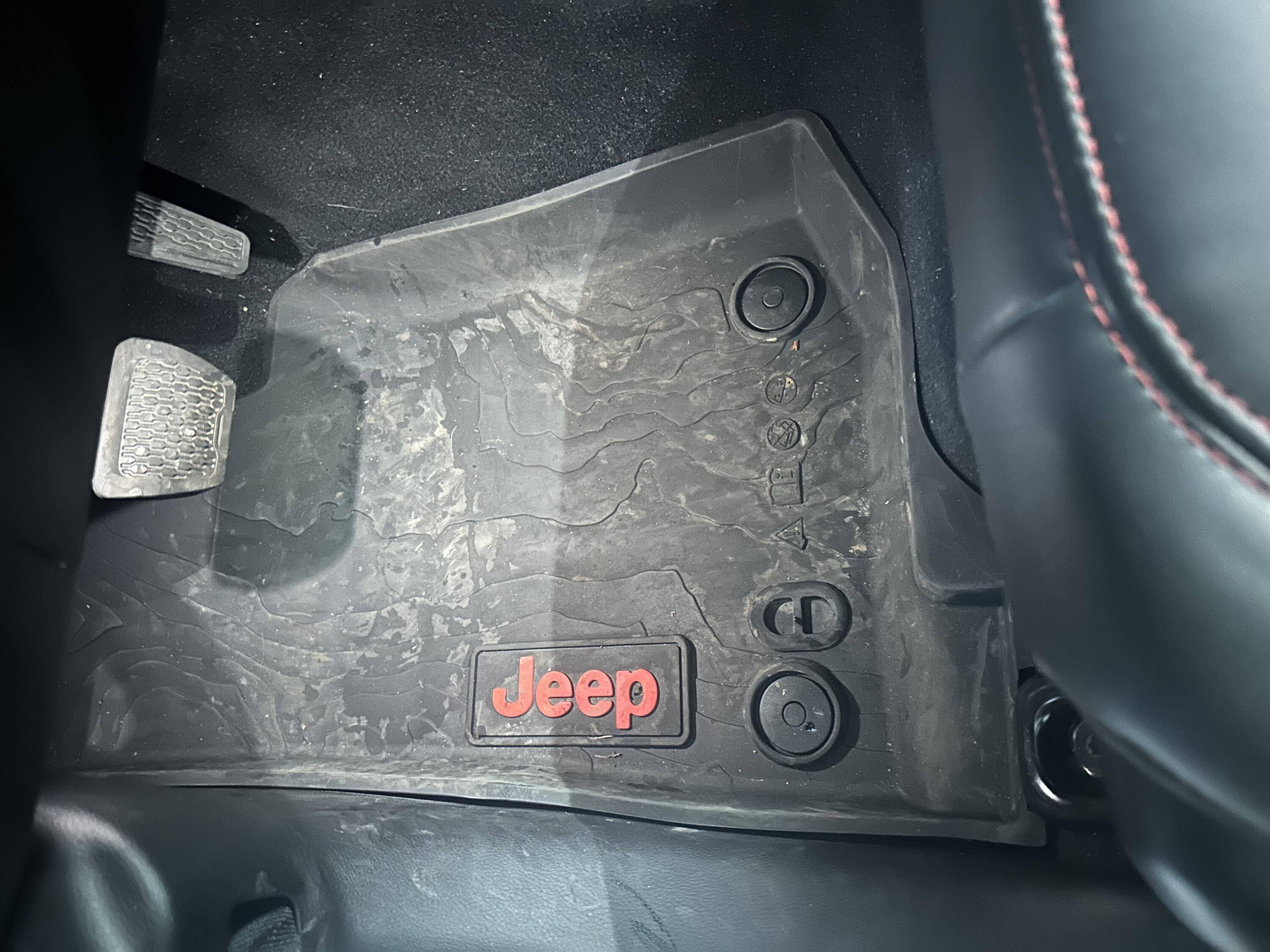Jeep Wrangler JL 3W auto-life floor liners. tempImageAXWTBW