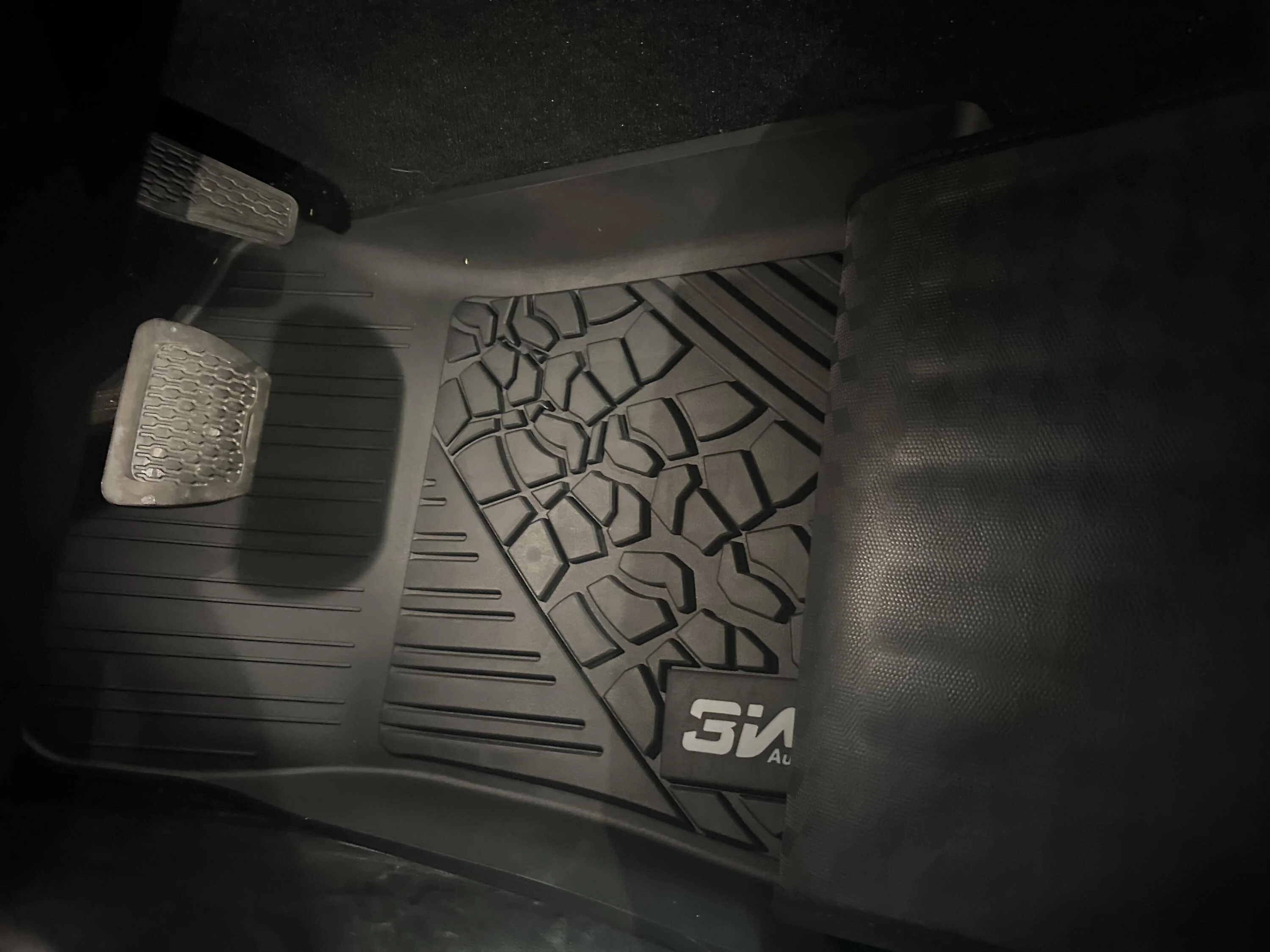 Jeep Wrangler JL 3W auto-life floor liners. tempImage9yGj4r
