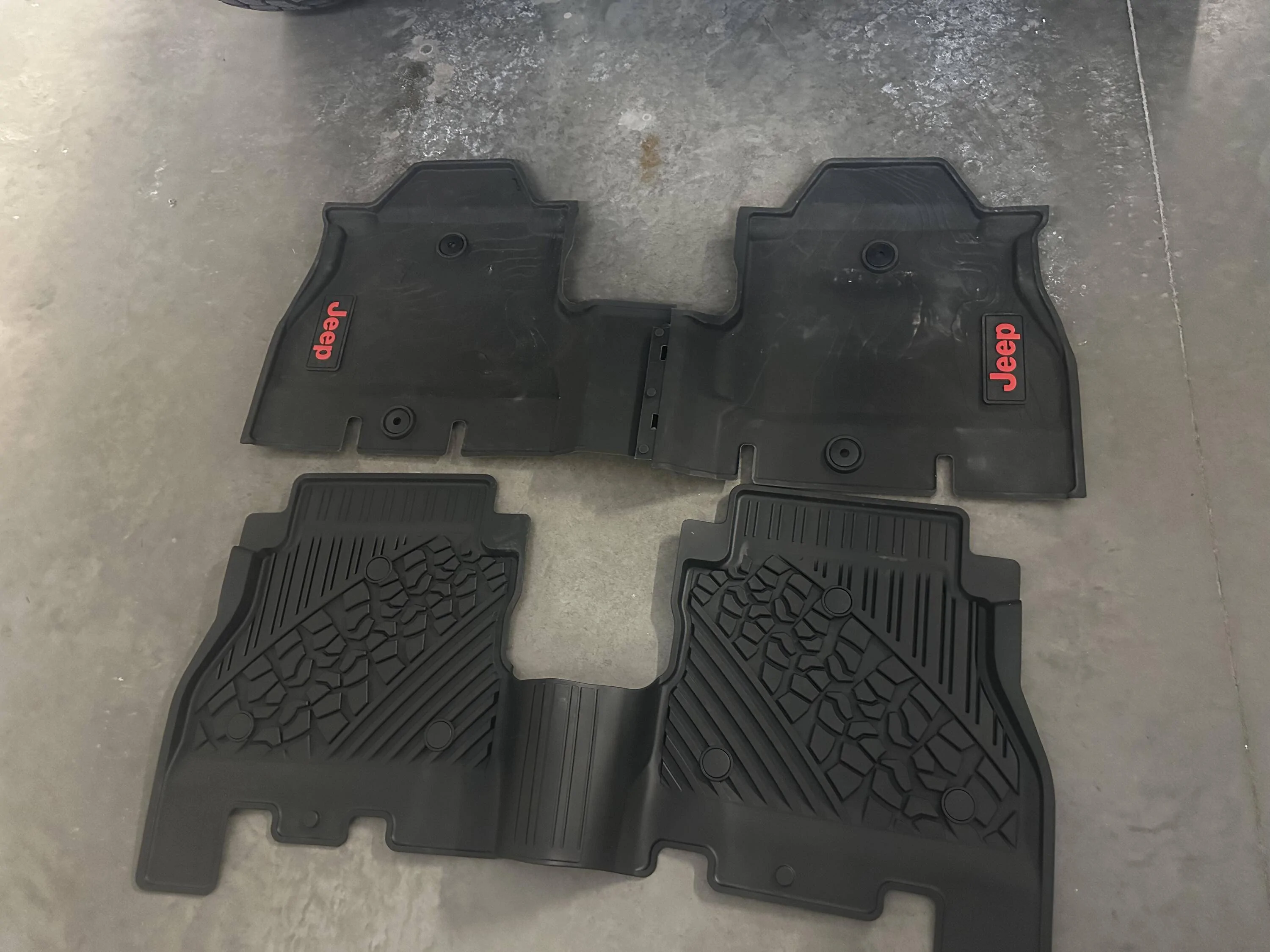 Jeep Wrangler JL 3W auto-life floor liners. tempImageaXLmx