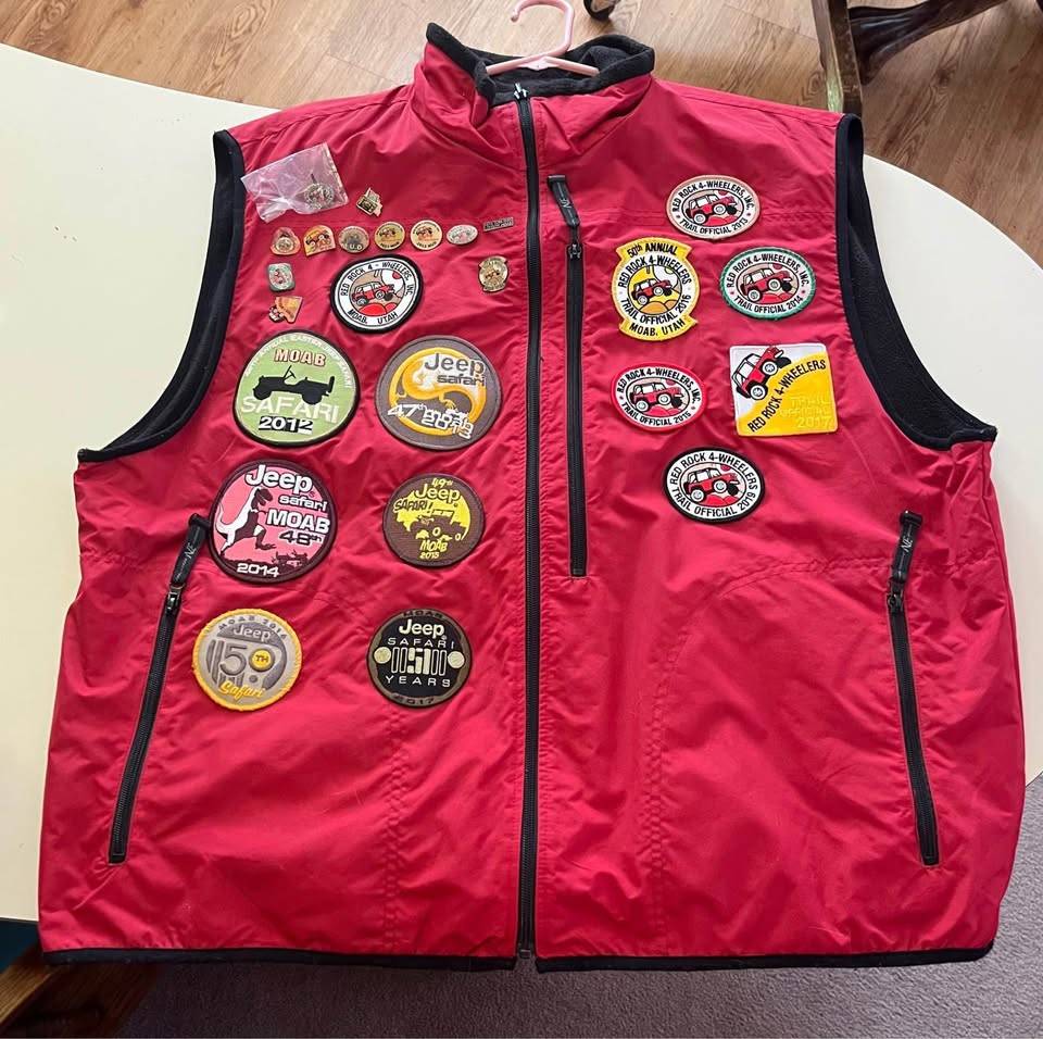 Jeep Wrangler JL Question on badge etiquette 468964674_10162475568192859_8151404412785143874_n
