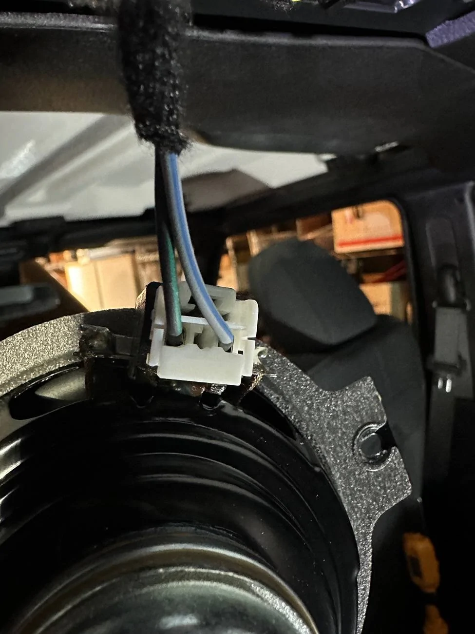 Jeep Wrangler JL 2024 B Pillar Speaker Wire Colors IMG_8167