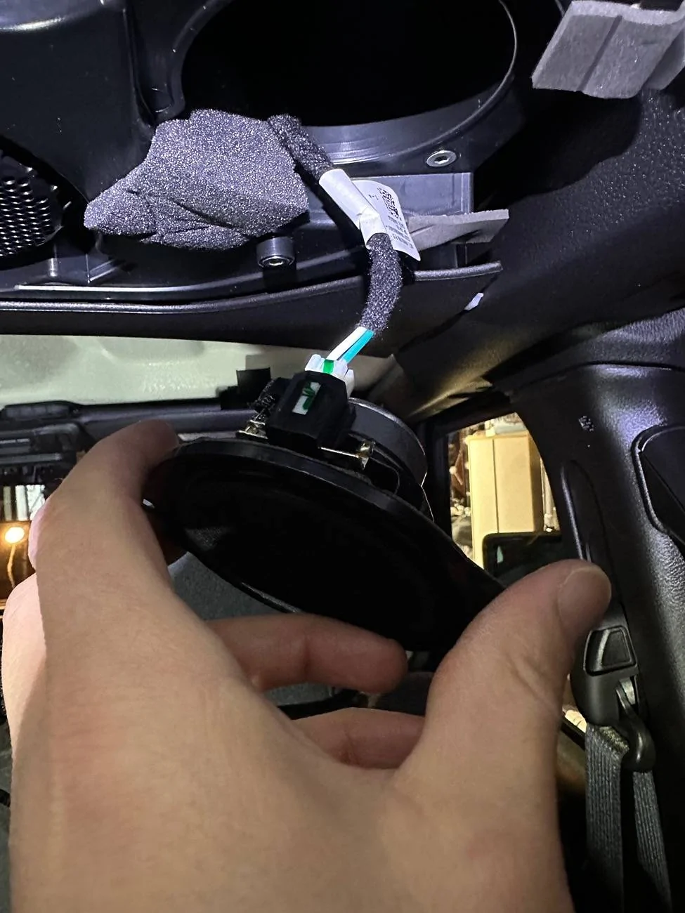 Jeep Wrangler JL 2024 B Pillar Speaker Wire Colors IMG_8170