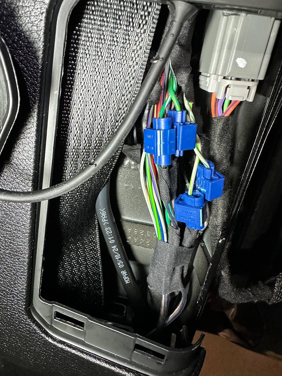 Jeep Wrangler JL 2024 B Pillar Speaker Wire Colors IMG_8177