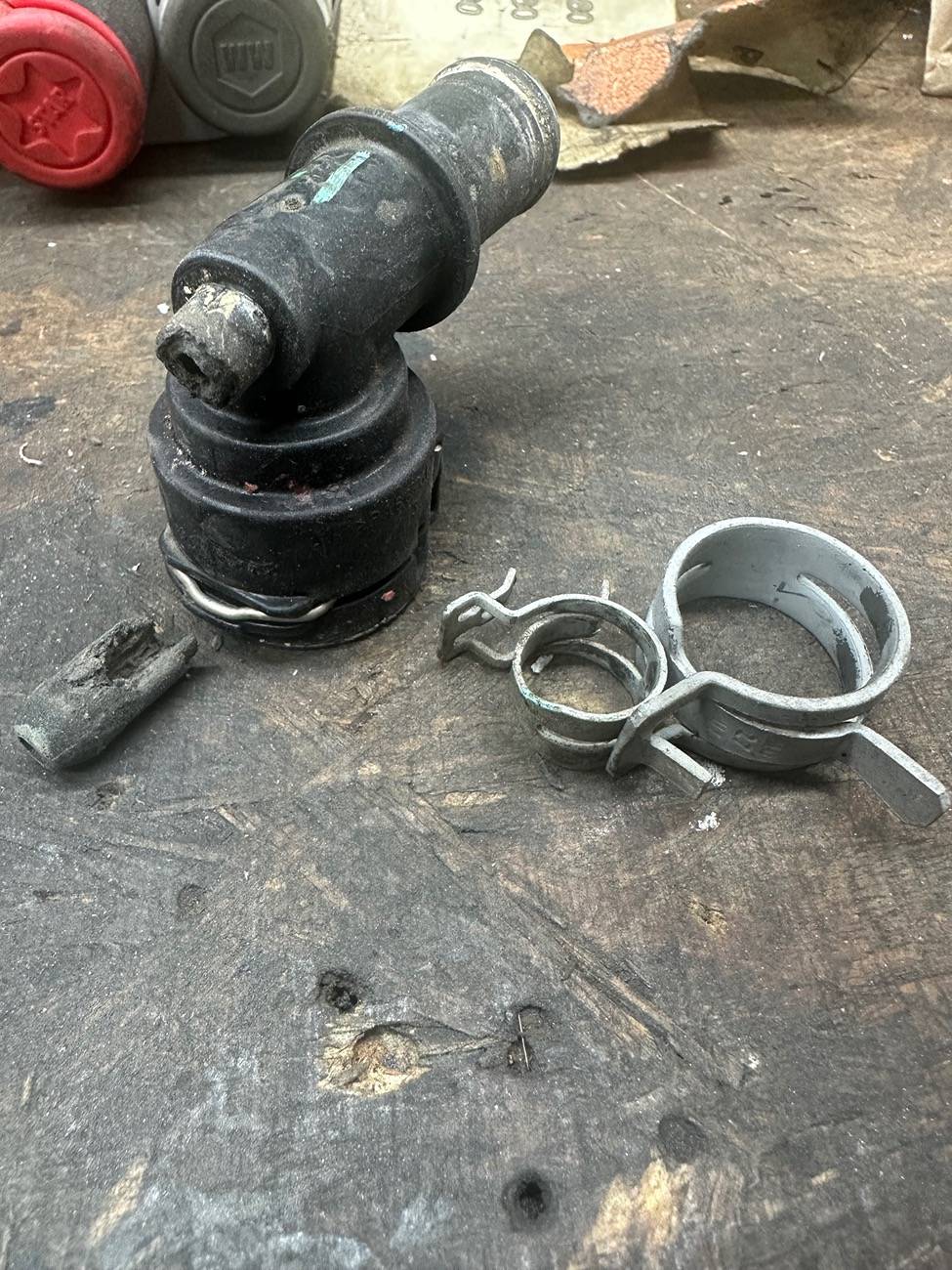 Jeep Wrangler JL Remove coolant line fitting IMG_6974