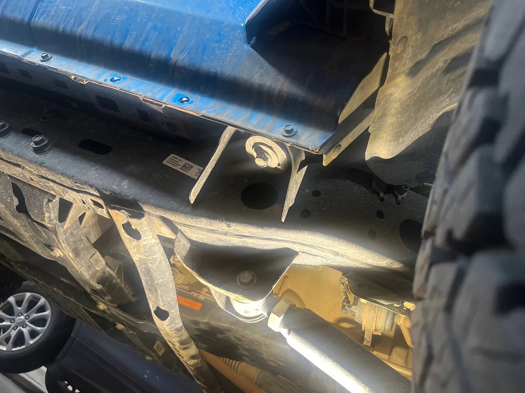 Jeep Wrangler JL Body mount bolts normal or reverse threaded? imag
