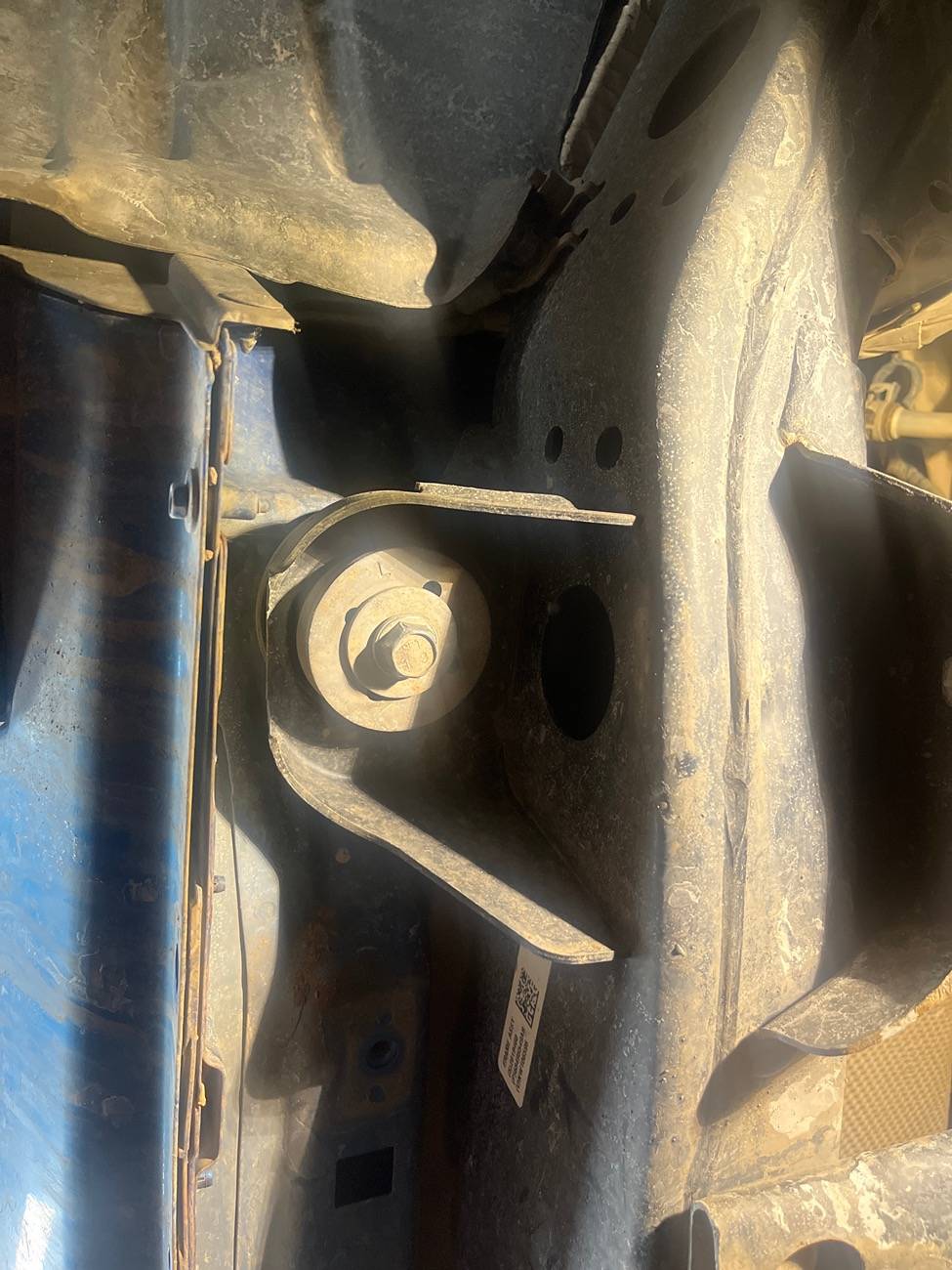 Jeep Wrangler JL Body mount bolts normal or reverse threaded? image